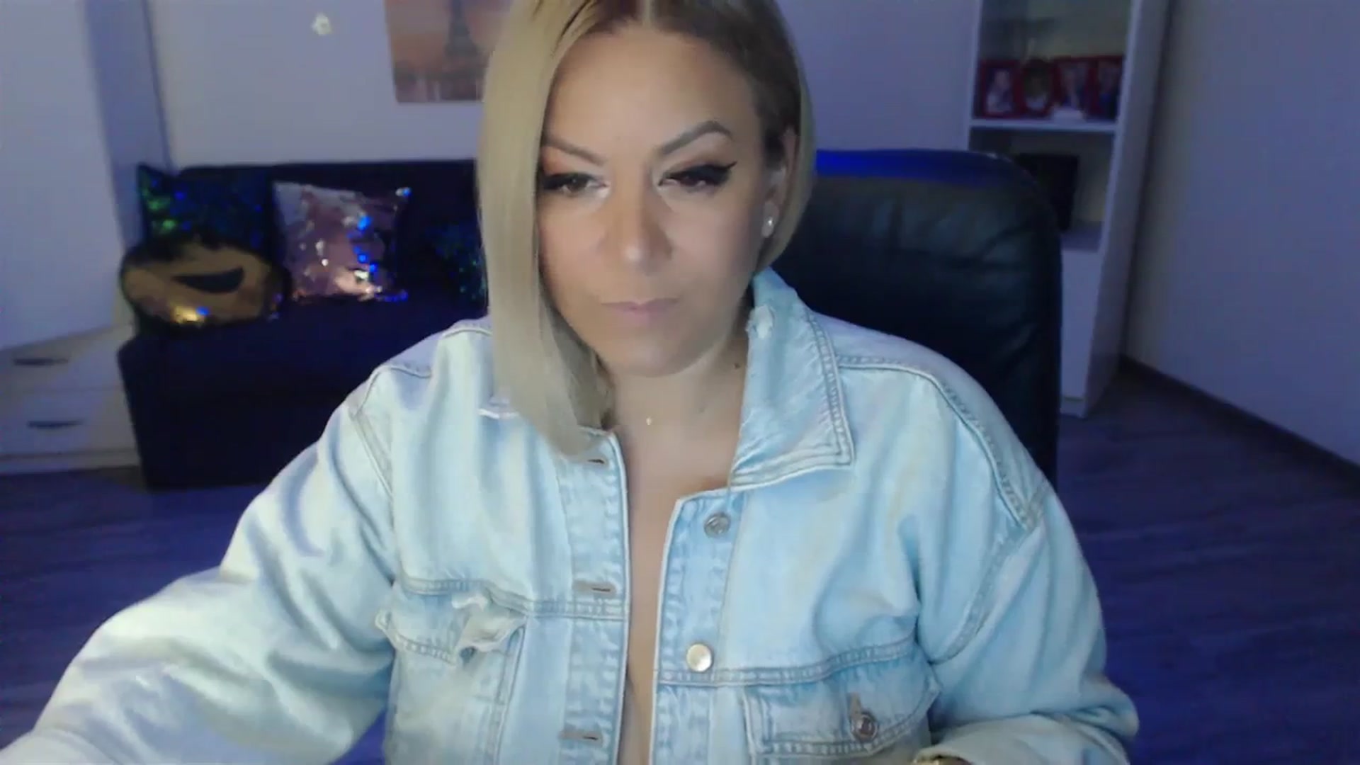 Gallery image thumbnail from A_baby_Boo's myfreecams stream on, 08/29/2023, 19:32 image 15 of 20