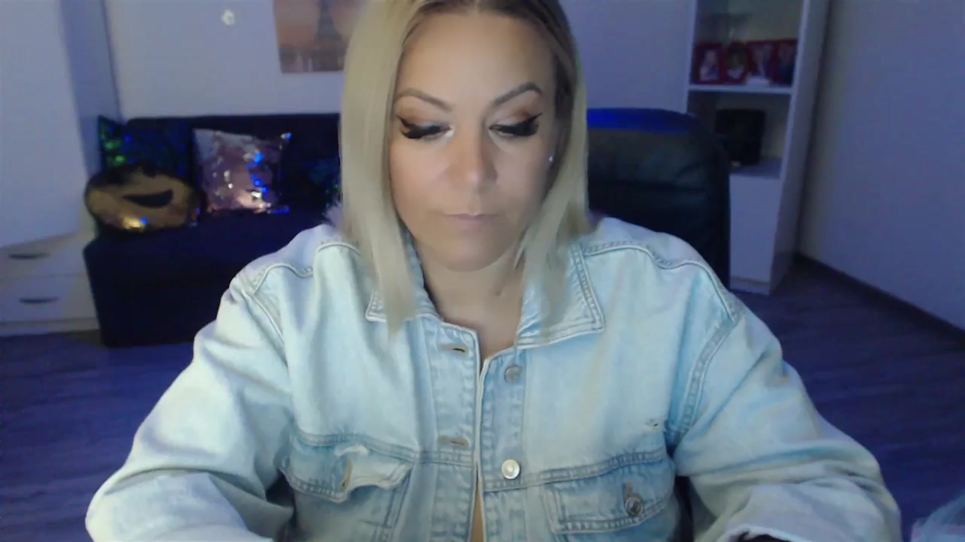 Gallery image thumbnail from A_baby_Boo's myfreecams stream on, 08/29/2023, 20:58 image 2 of 20