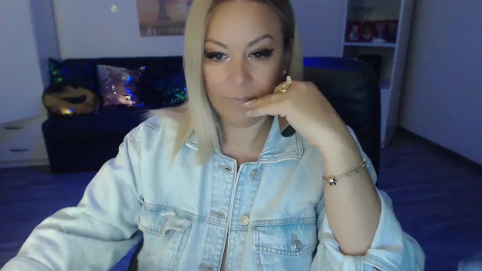 Gallery image thumbnail from A_baby_Boo's myfreecams stream on, 08/29/2023, 20:58 image 13 of 20