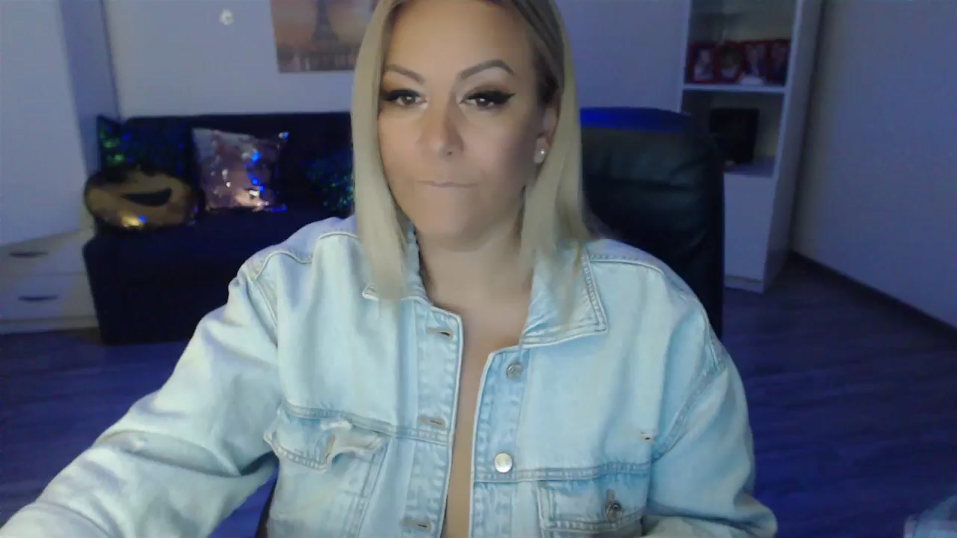 Gallery image thumbnail from A_baby_Boo's myfreecams stream on, 08/29/2023, 20:58 image 7 of 20