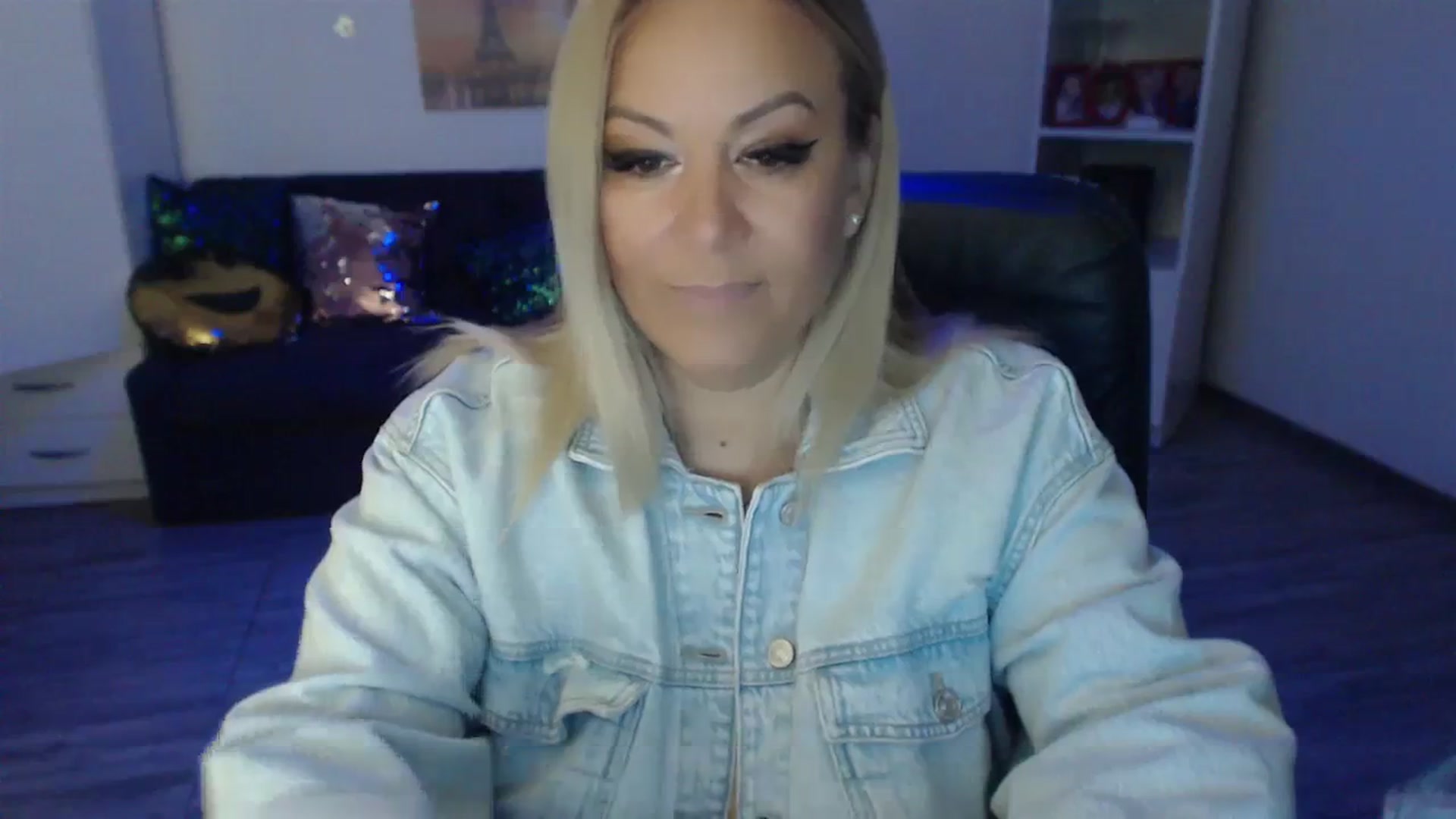 Gallery image thumbnail from A_baby_Boo's myfreecams stream on, 08/29/2023, 20:58 image 12 of 20