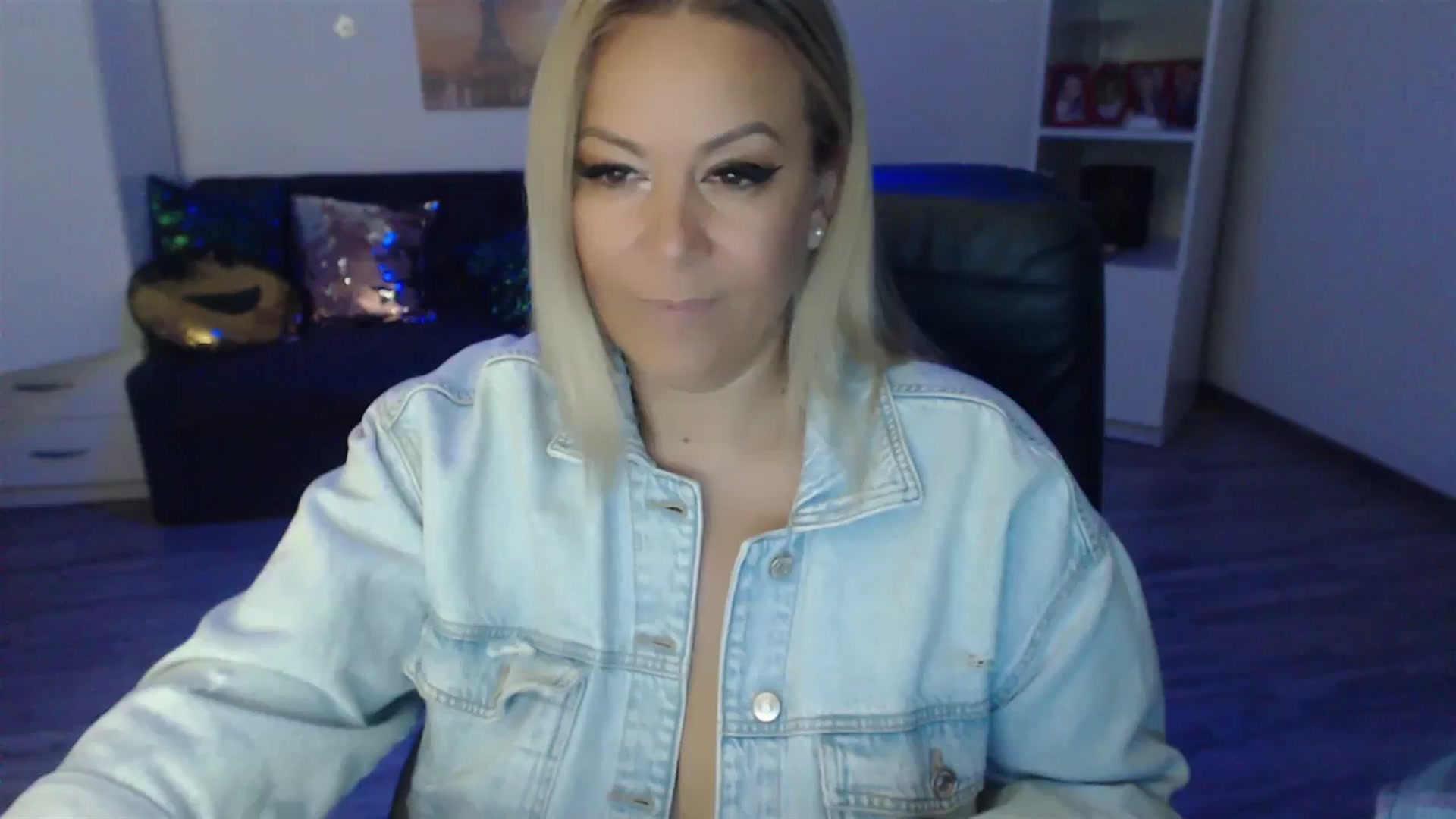 Gallery image thumbnail from A_baby_Boo's myfreecams stream on, 08/29/2023, 20:58 image 8 of 20