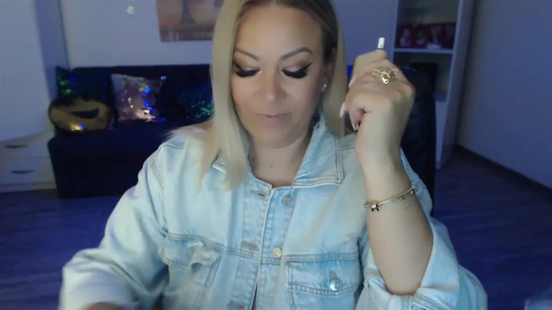 Gallery image thumbnail from A_baby_Boo's myfreecams stream on, 08/29/2023, 20:58 image 14 of 20