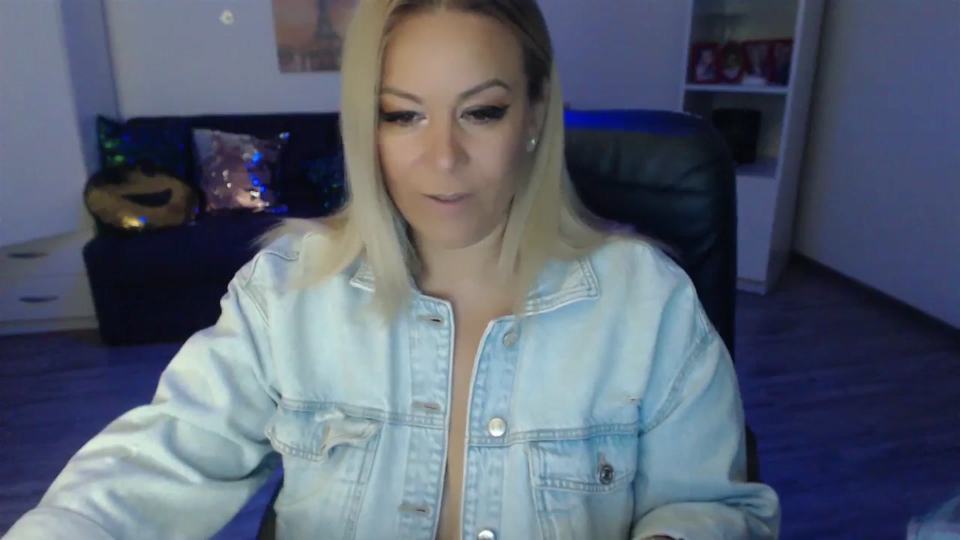 Gallery image thumbnail from A_baby_Boo's myfreecams stream on, 08/29/2023, 20:58 image 11 of 20