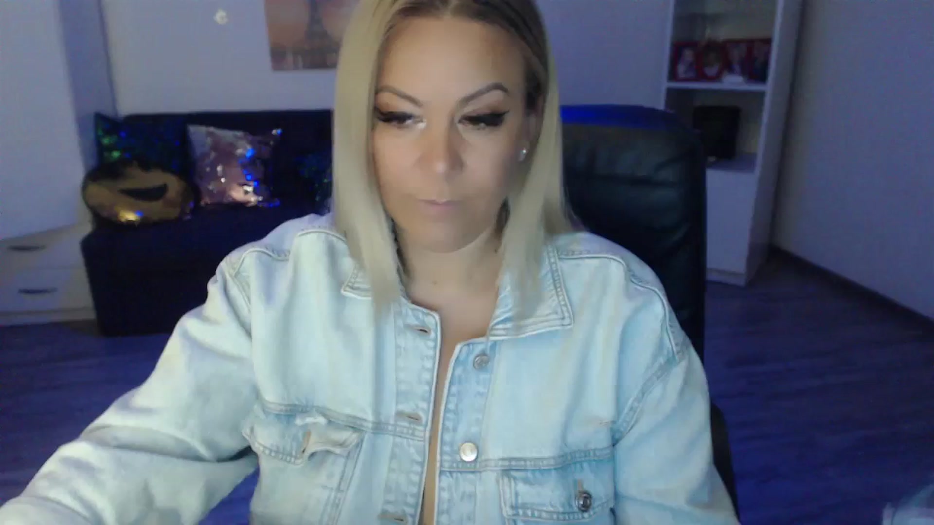 Gallery image thumbnail from A_baby_Boo's myfreecams stream on, 08/29/2023, 20:58 image 4 of 20