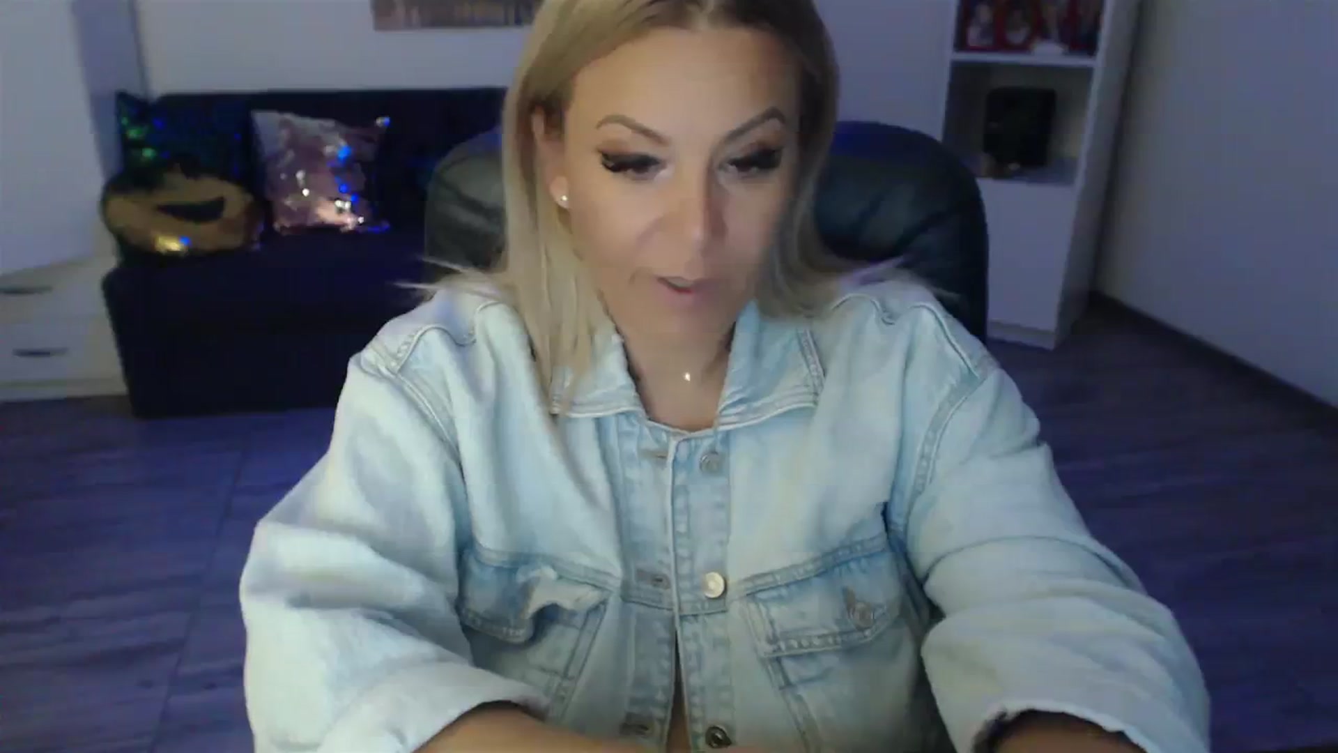 Gallery image thumbnail from A_baby_Boo's myfreecams stream on, 08/29/2023, 23:13 image 20 of 20