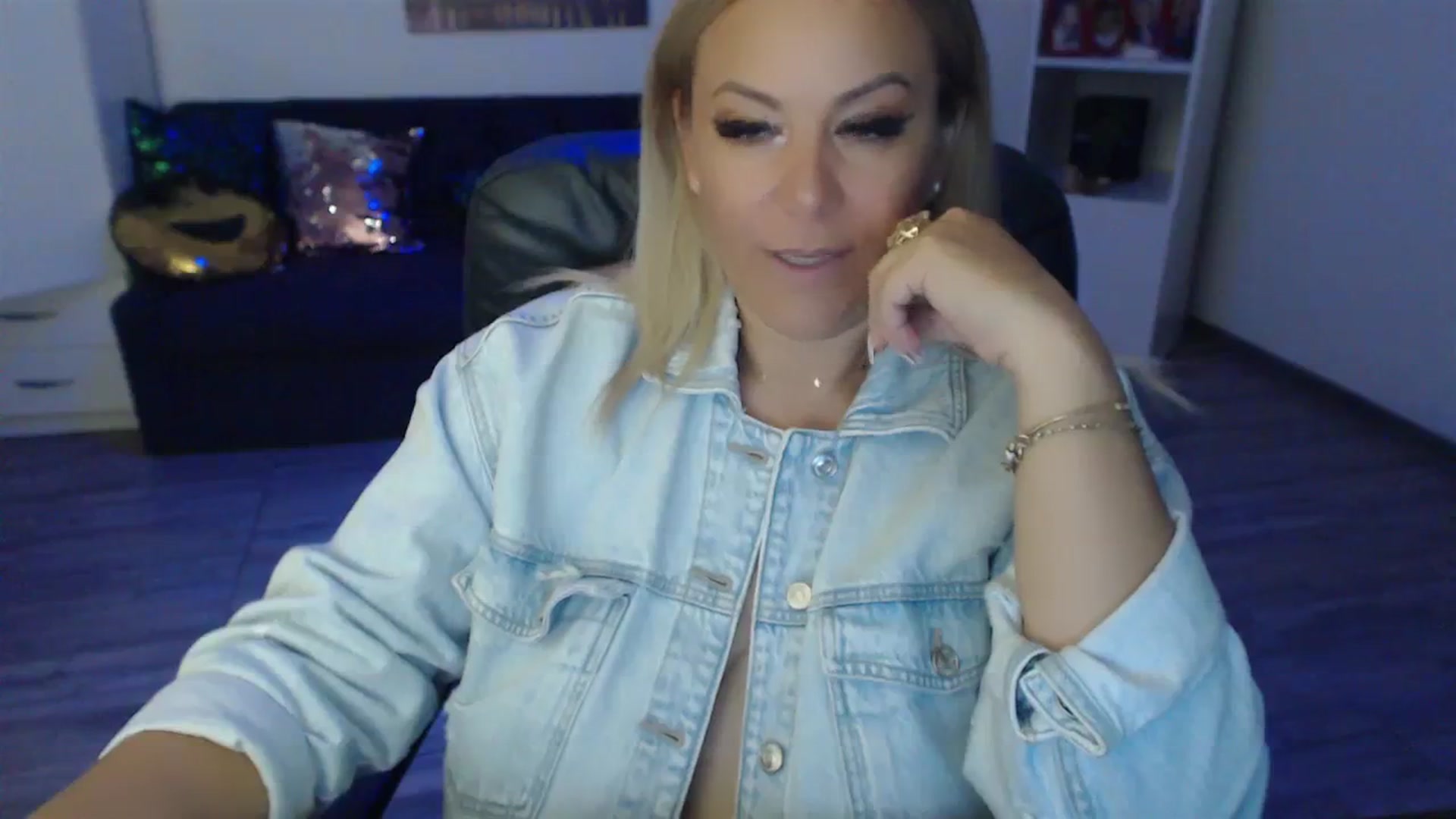 Gallery image thumbnail from A_baby_Boo's myfreecams stream on, 08/29/2023, 23:13 image 7 of 20