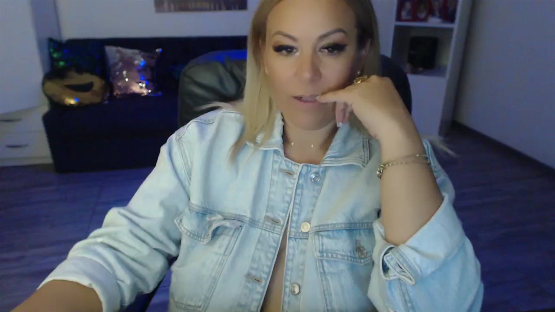 Gallery image thumbnail from A_baby_Boo's myfreecams stream on, 08/29/2023, 23:13 image 8 of 20
