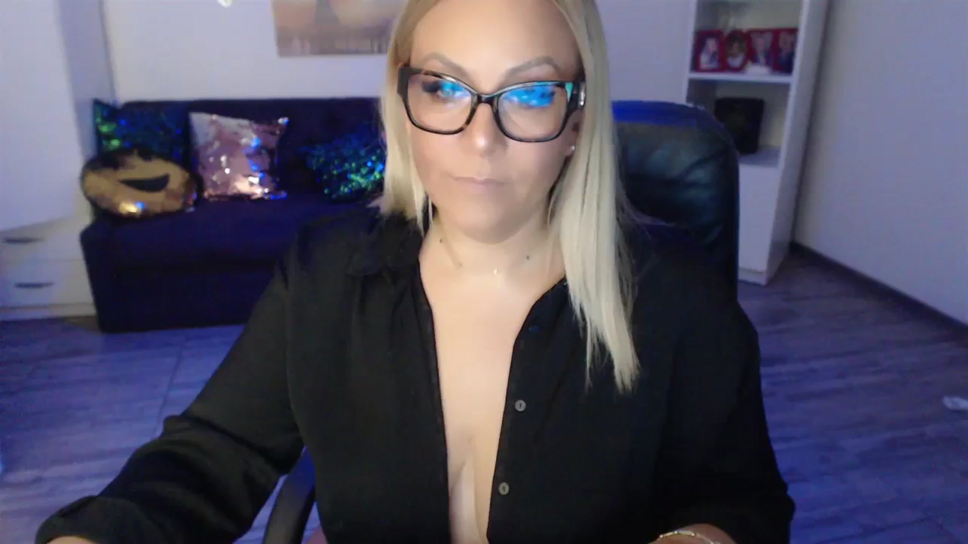 Gallery image thumbnail from A_baby_Boo's myfreecams stream on, 08/30/2023, 19:37 image 13 of 20