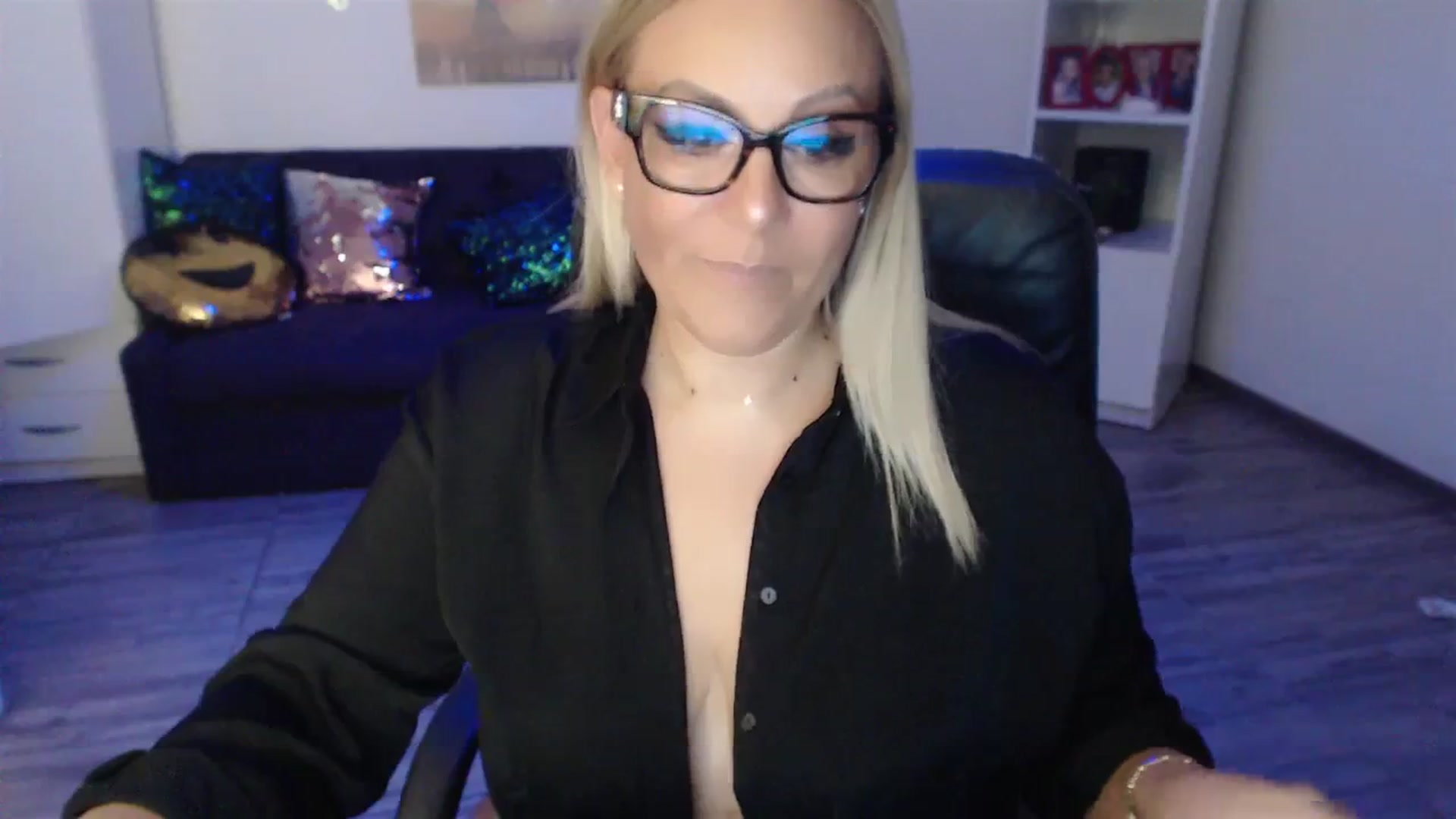 Gallery image thumbnail from A_baby_Boo's myfreecams stream on, 08/30/2023, 19:37 image 10 of 20