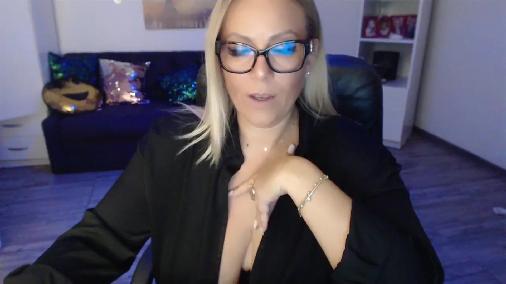 Gallery image thumbnail from A_baby_Boo's myfreecams stream on, 08/30/2023, 20:26 image 8 of 20