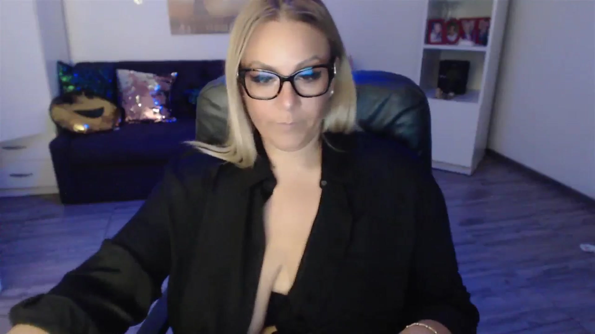 Gallery image thumbnail from A_baby_Boo's myfreecams stream on, 08/30/2023, 20:26 image 19 of 20