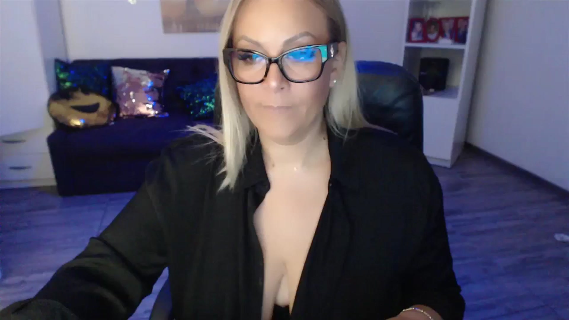 Gallery image thumbnail from A_baby_Boo's myfreecams stream on, 08/30/2023, 20:26 image 14 of 20