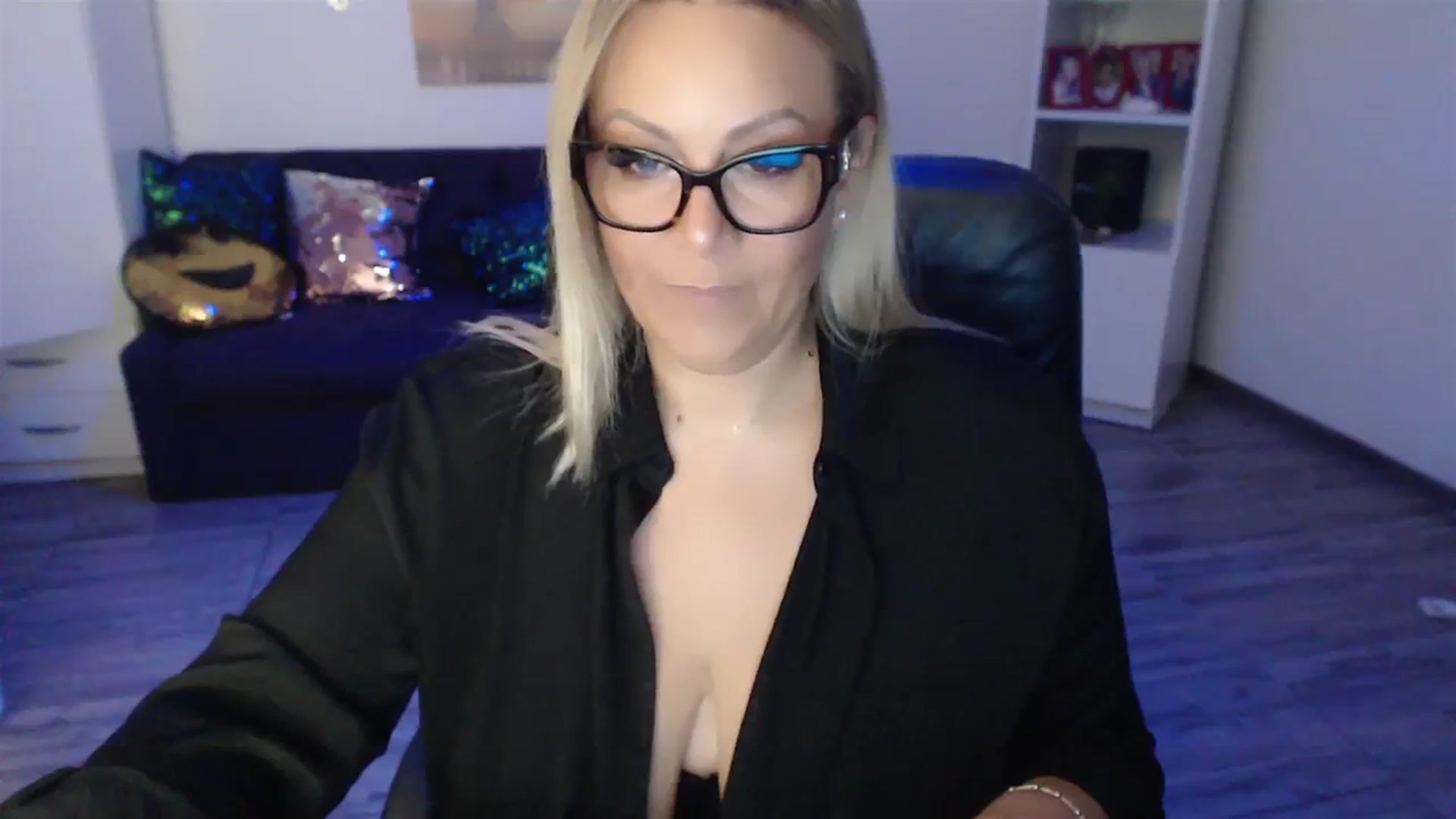 Gallery image thumbnail from A_baby_Boo's myfreecams stream on, 08/30/2023, 20:26 image 15 of 20