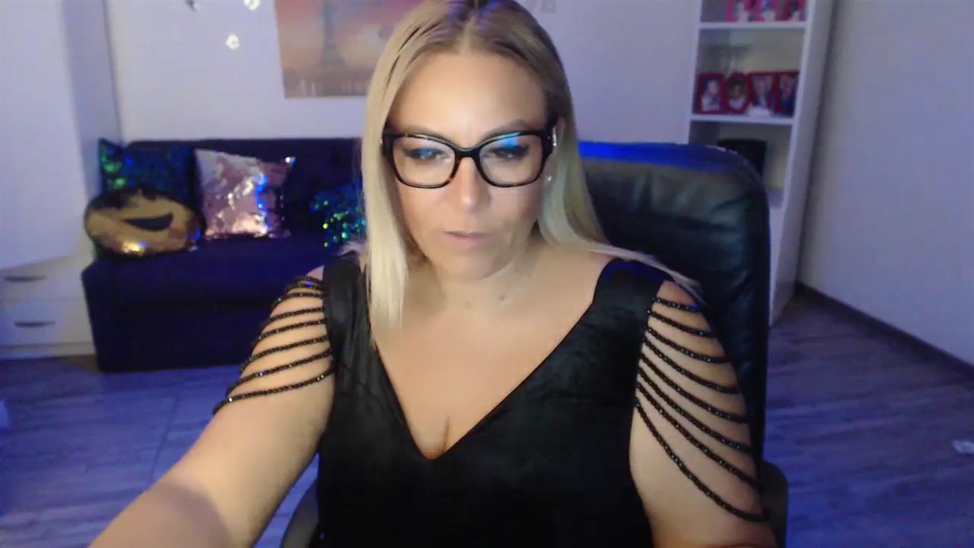 Gallery image thumbnail from A_baby_Boo's myfreecams stream on, 08/30/2023, 20:55 image 14 of 20