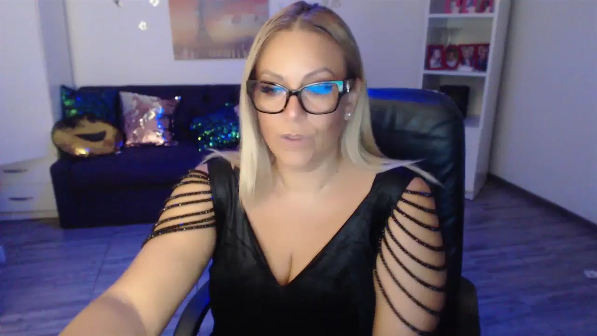 Gallery image thumbnail from A_baby_Boo's myfreecams stream on, 08/30/2023, 20:55 image 17 of 20