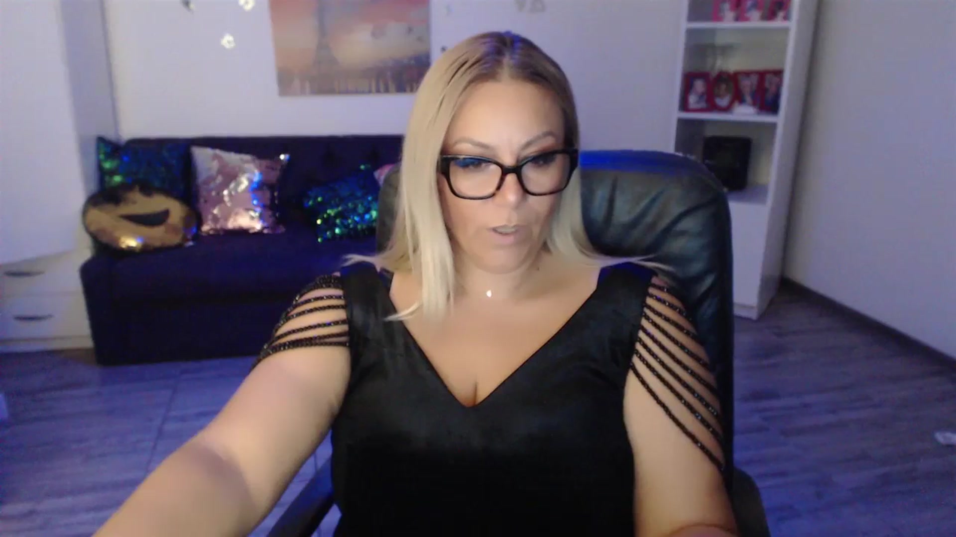 Gallery image thumbnail from A_baby_Boo's myfreecams stream on, 08/30/2023, 20:55 image 18 of 20