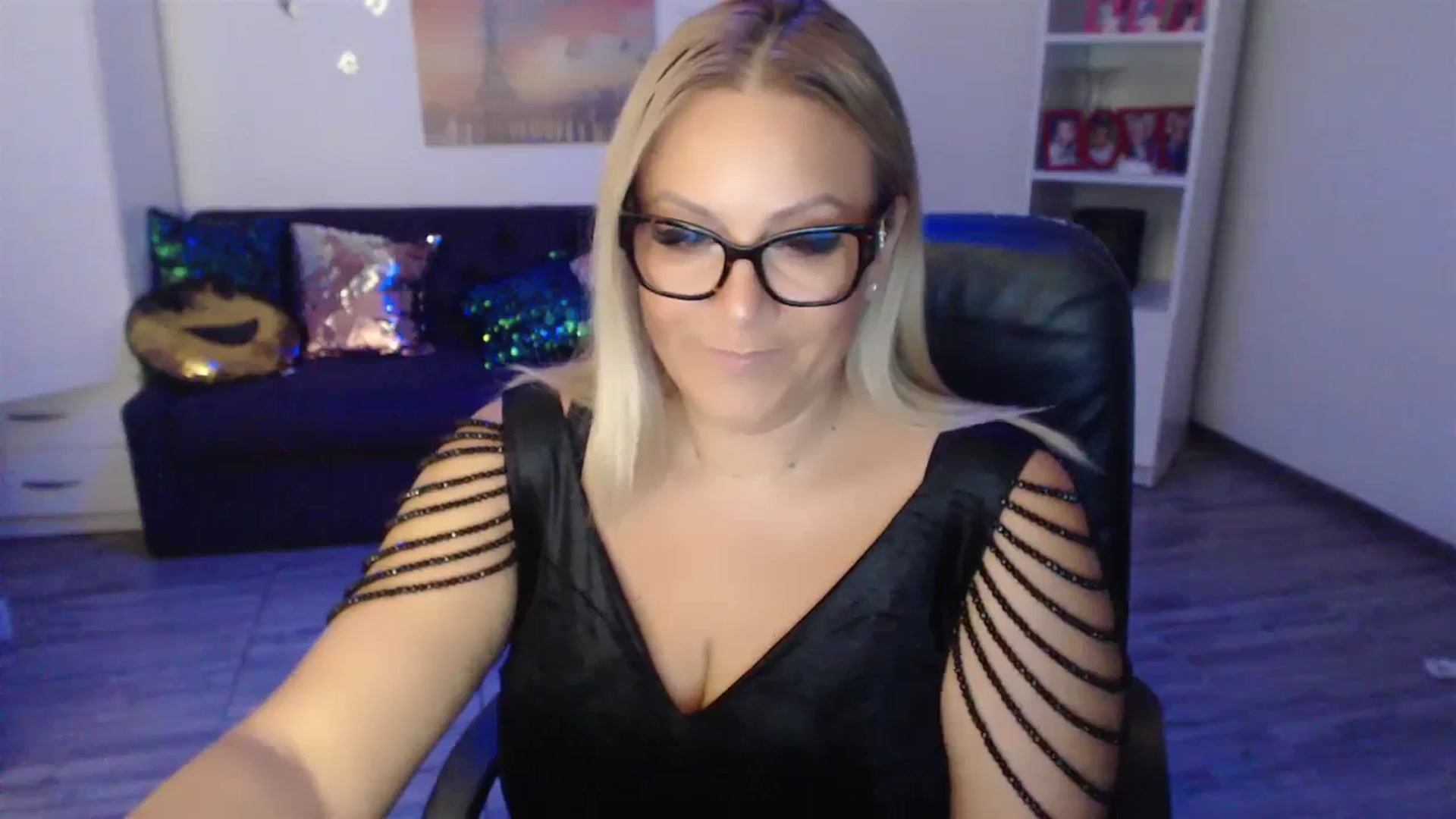 Gallery image thumbnail from A_baby_Boo's myfreecams stream on, 08/30/2023, 20:55 image 16 of 20