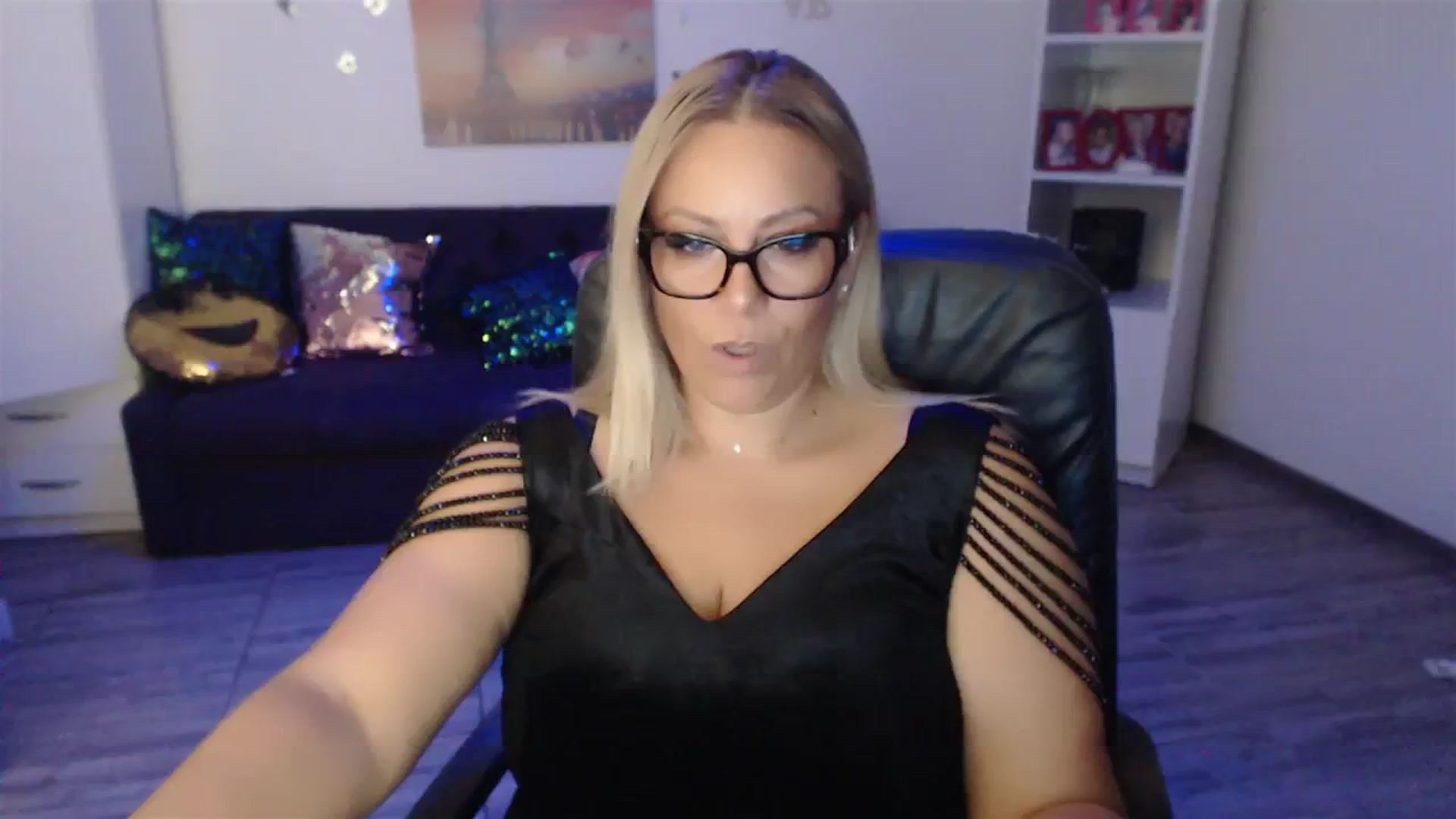Gallery image thumbnail from A_baby_Boo's myfreecams stream on, 08/30/2023, 20:55 image 19 of 20