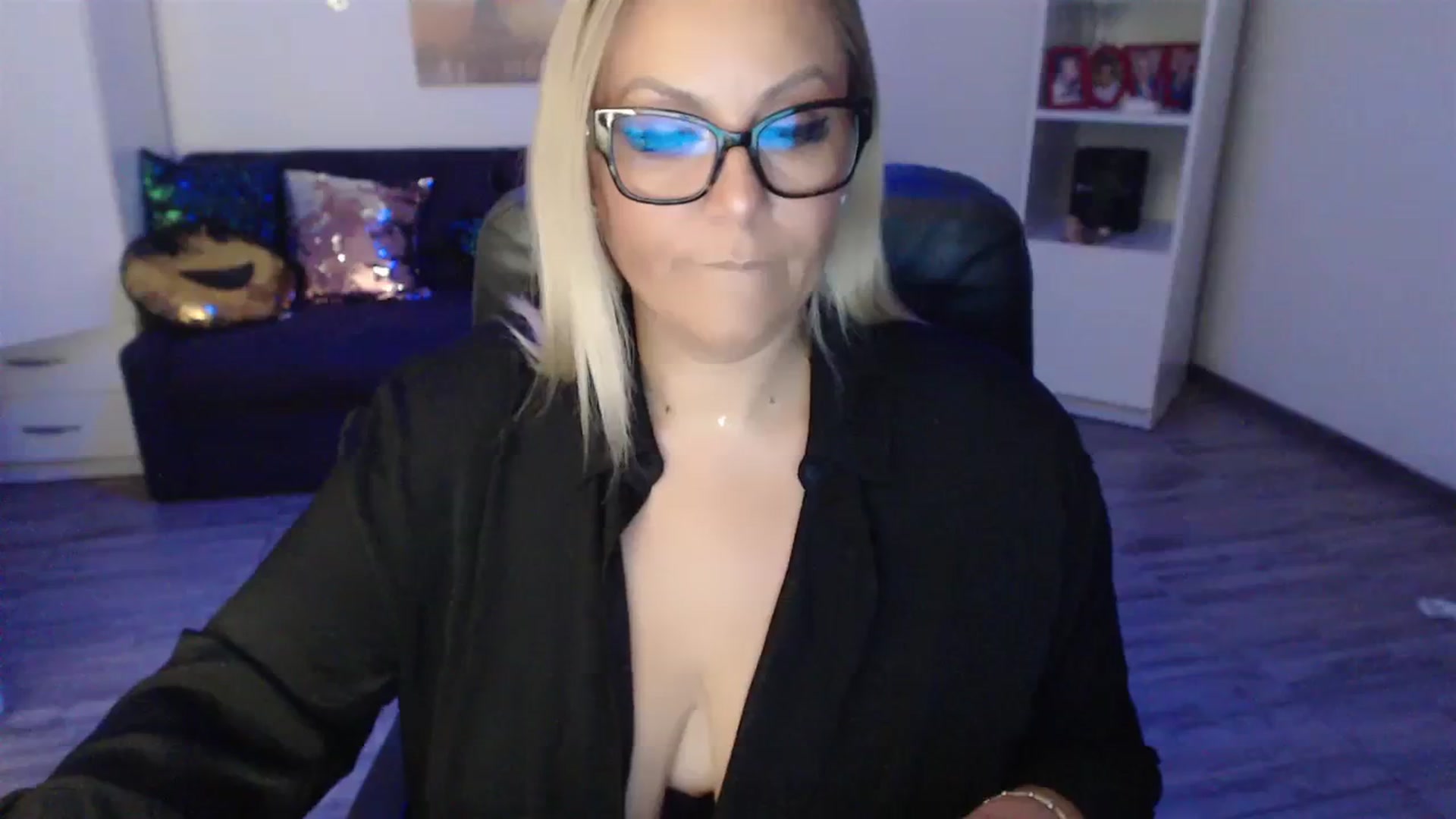 Gallery image thumbnail from A_baby_Boo's myfreecams stream on, 08/30/2023, 20:55 image 2 of 20