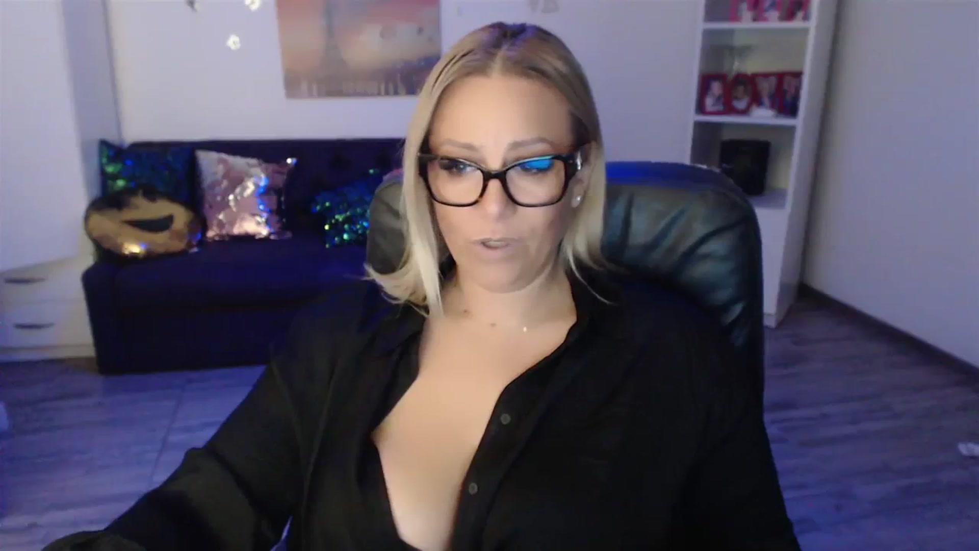 Gallery image thumbnail from A_baby_Boo's myfreecams stream on, 08/30/2023, 21:50 image 10 of 20