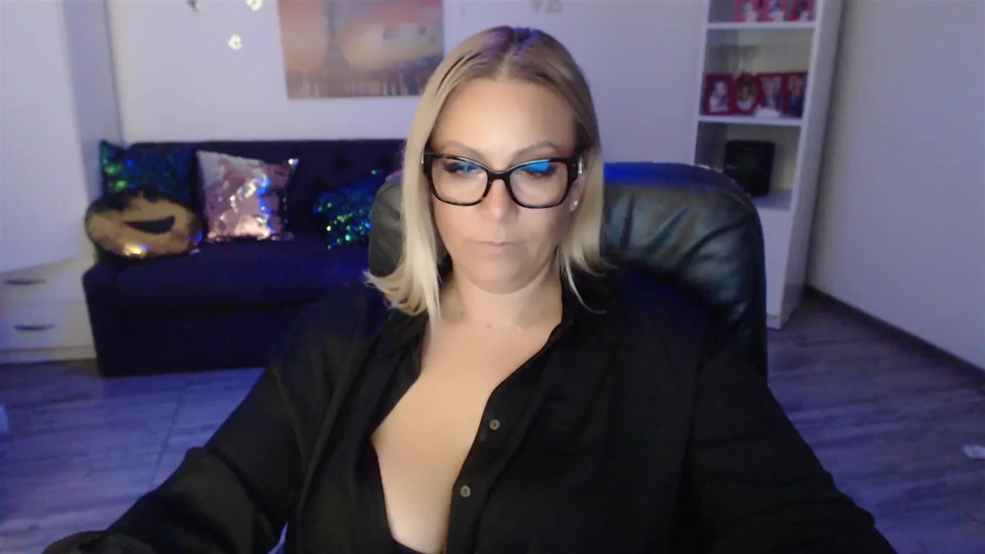 Gallery image thumbnail from A_baby_Boo's myfreecams stream on, 08/30/2023, 21:50 image 12 of 20