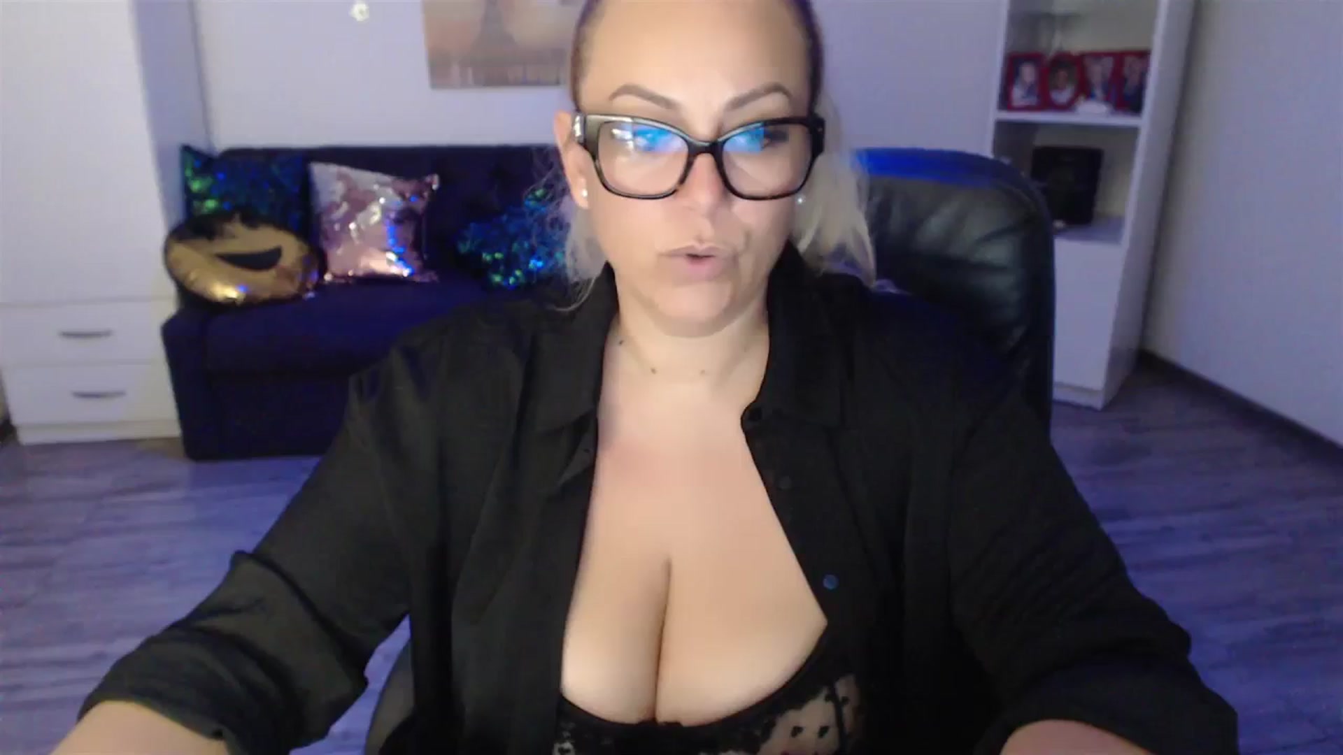 Gallery image thumbnail from A_baby_Boo's myfreecams stream on, 09/01/2023, 23:57 image 11 of 20