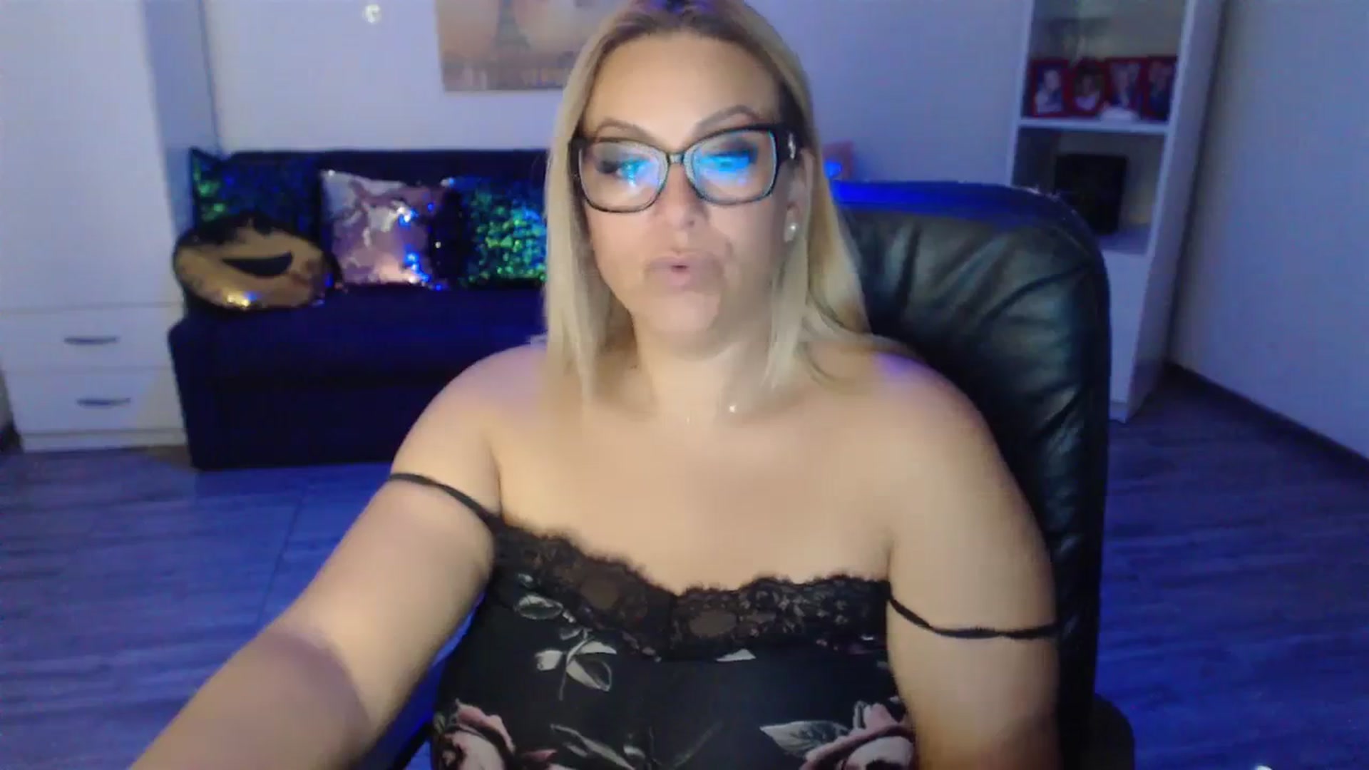 Gallery image thumbnail from A_baby_Boo's myfreecams stream on, 09/03/2023, 13:34 image 15 of 20