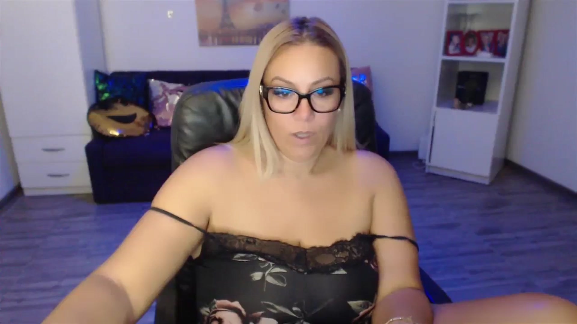 Gallery image thumbnail from A_baby_Boo's myfreecams stream on, 09/03/2023, 13:58 image 8 of 20