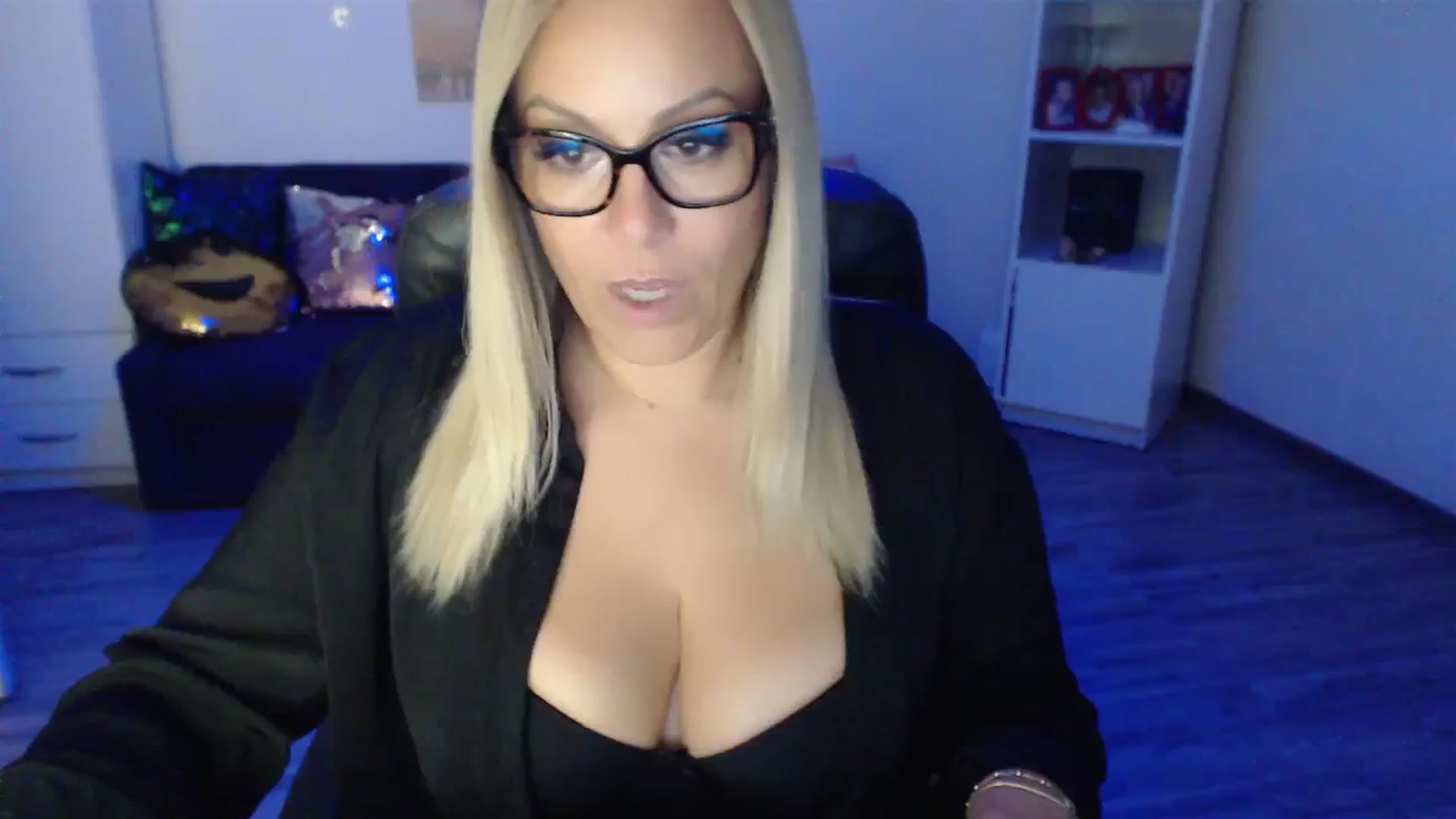 Gallery image thumbnail from A_baby_Boo's myfreecams stream on, 09/03/2023, 23:11 image 15 of 20