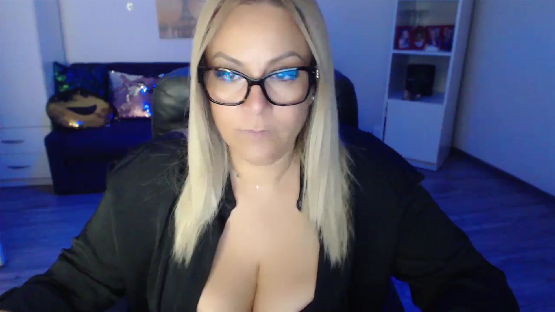 Gallery image thumbnail from A_baby_Boo's myfreecams stream on, 09/03/2023, 23:11 image 12 of 20