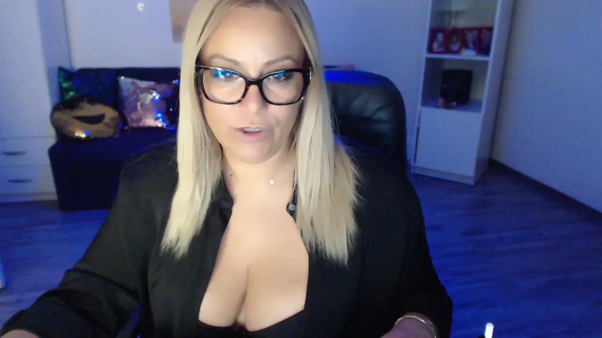 Gallery image thumbnail from A_baby_Boo's myfreecams stream on, 09/03/2023, 23:11 image 4 of 20