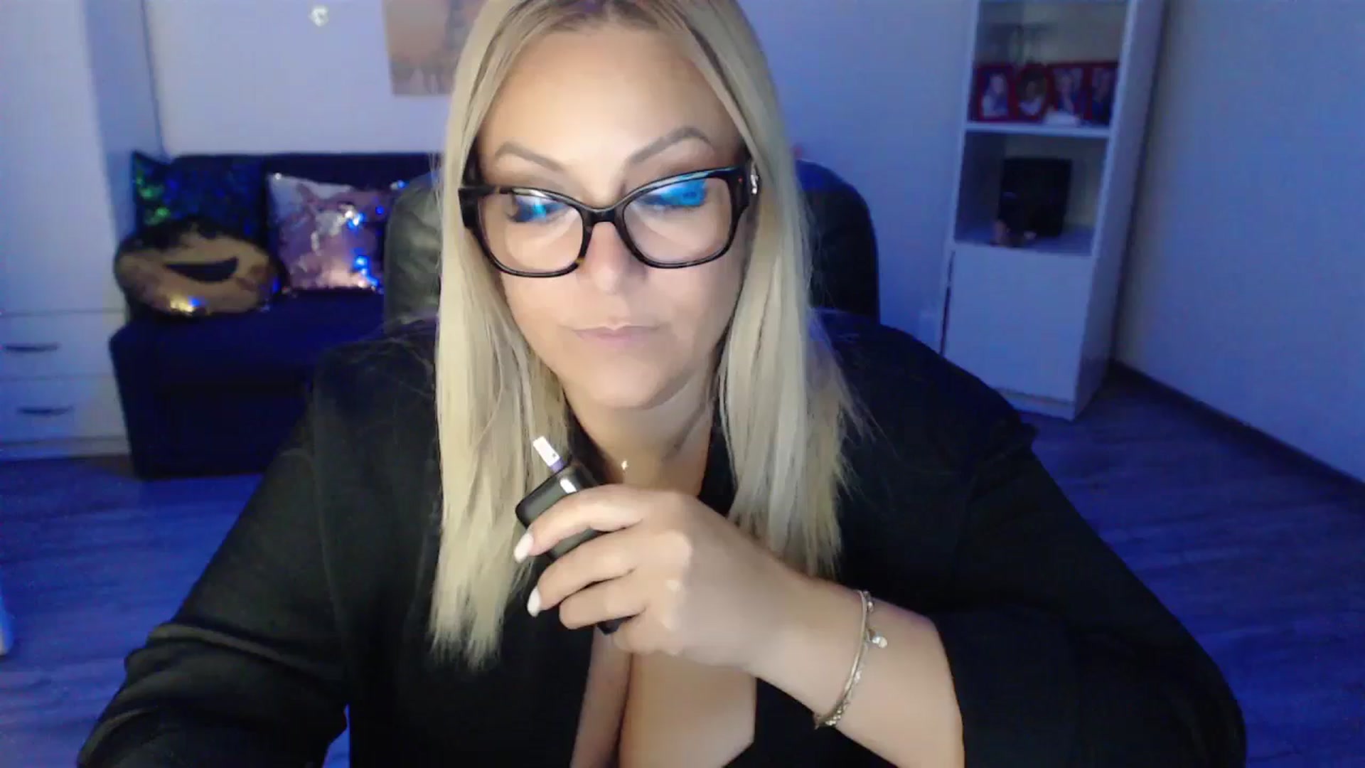Gallery image thumbnail from A_baby_Boo's myfreecams stream on, 09/03/2023, 23:11 image 3 of 20