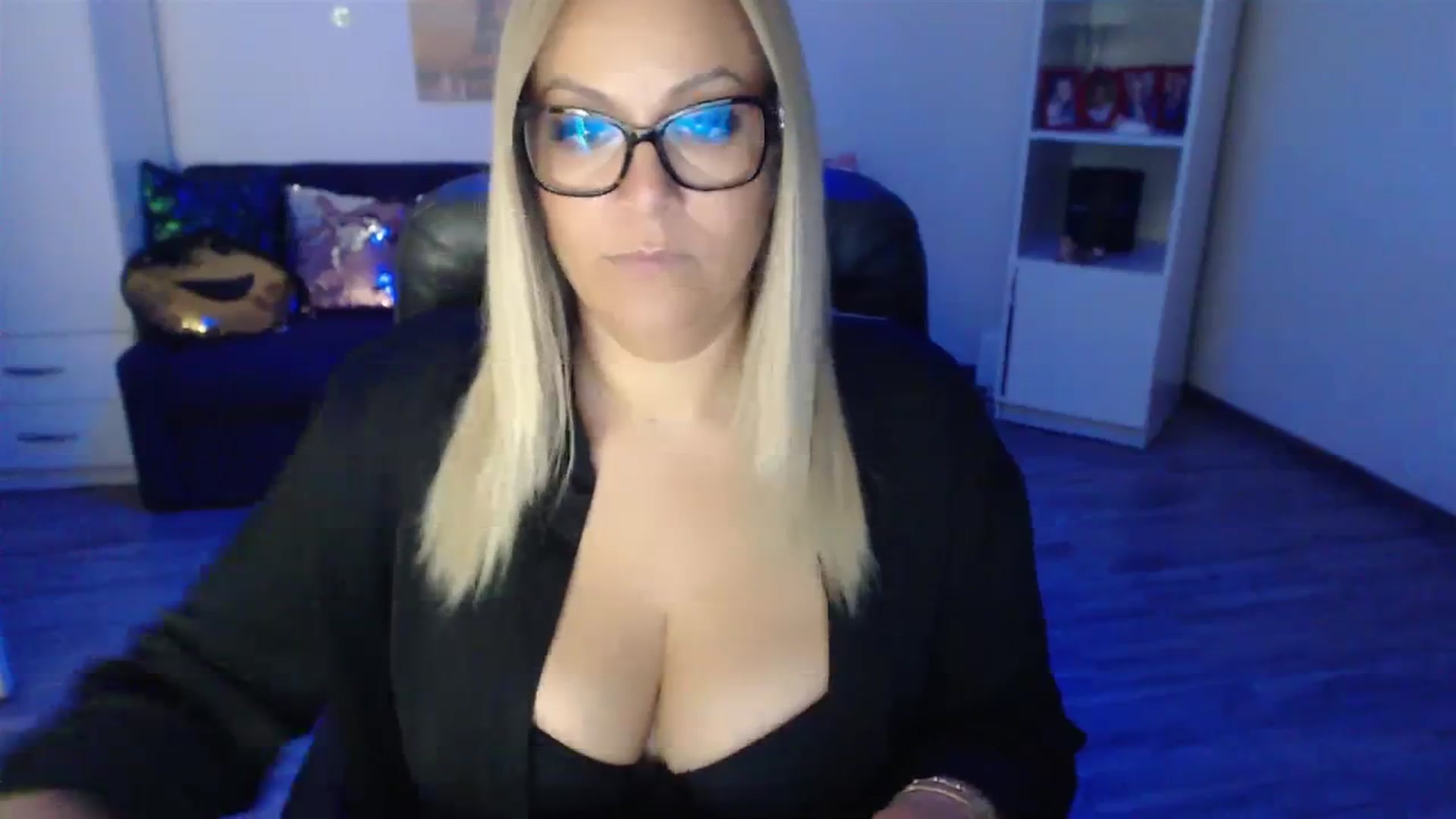 Gallery image thumbnail from A_baby_Boo's myfreecams stream on, 09/03/2023, 23:11 image 16 of 20