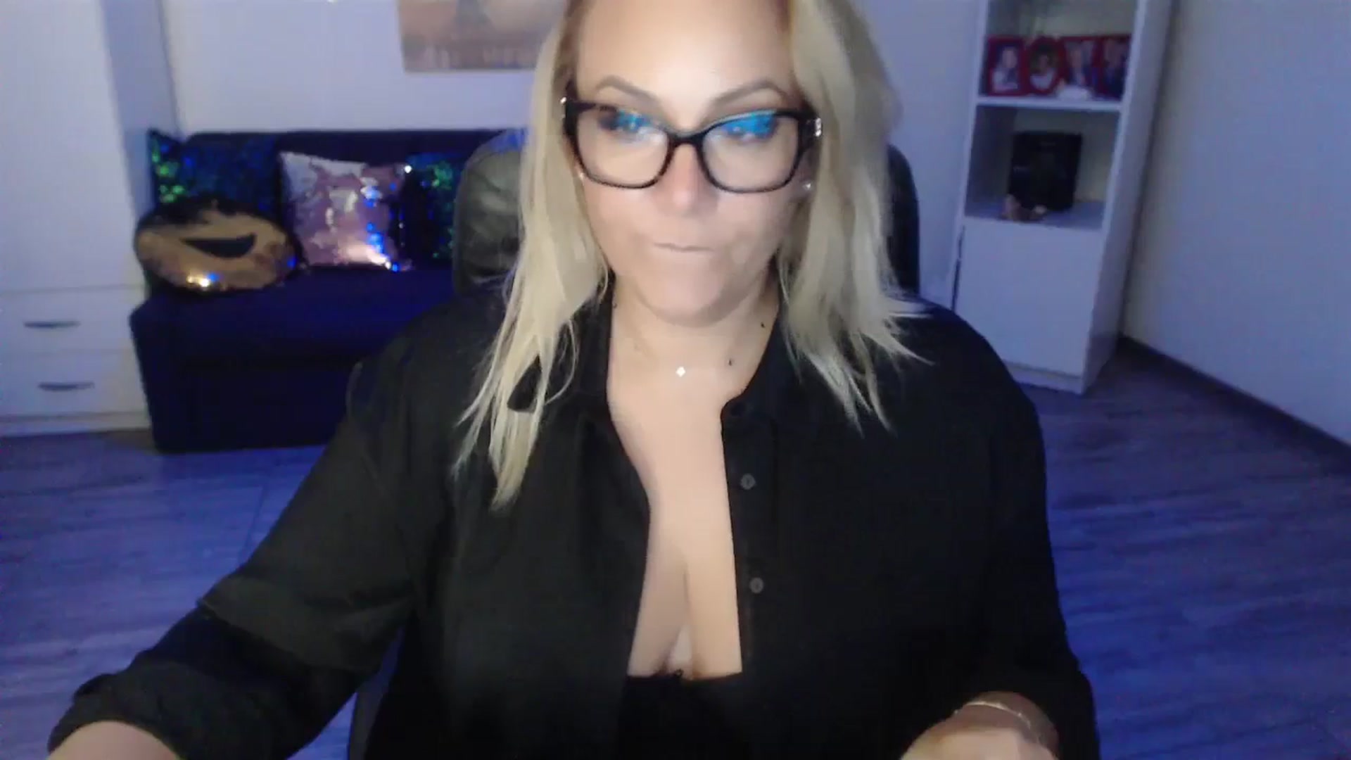 Gallery image thumbnail from A_baby_Boo's myfreecams stream on, 09/05/2023, 22:05 image 12 of 20