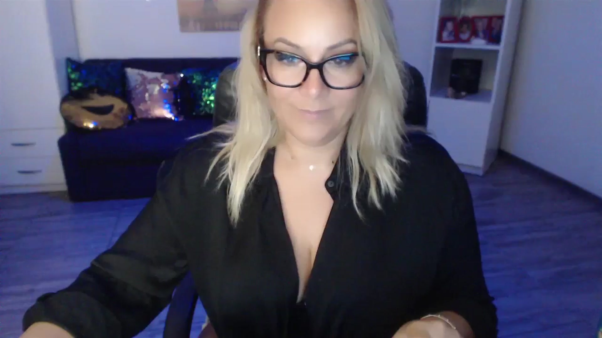 Gallery image thumbnail from A_baby_Boo's myfreecams stream on, 09/05/2023, 22:05 image 6 of 20