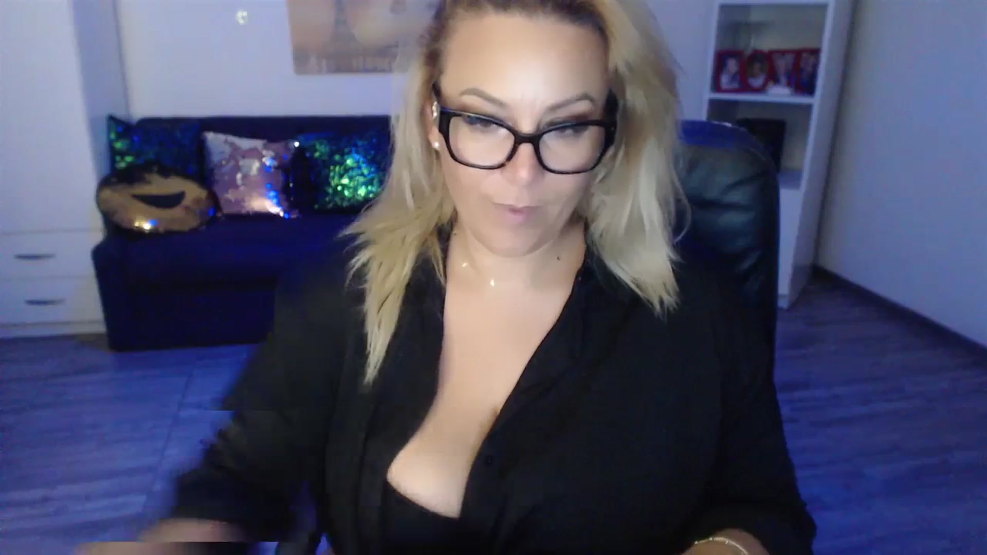 Gallery image thumbnail from A_baby_Boo's myfreecams stream on, 09/05/2023, 22:05 image 17 of 20