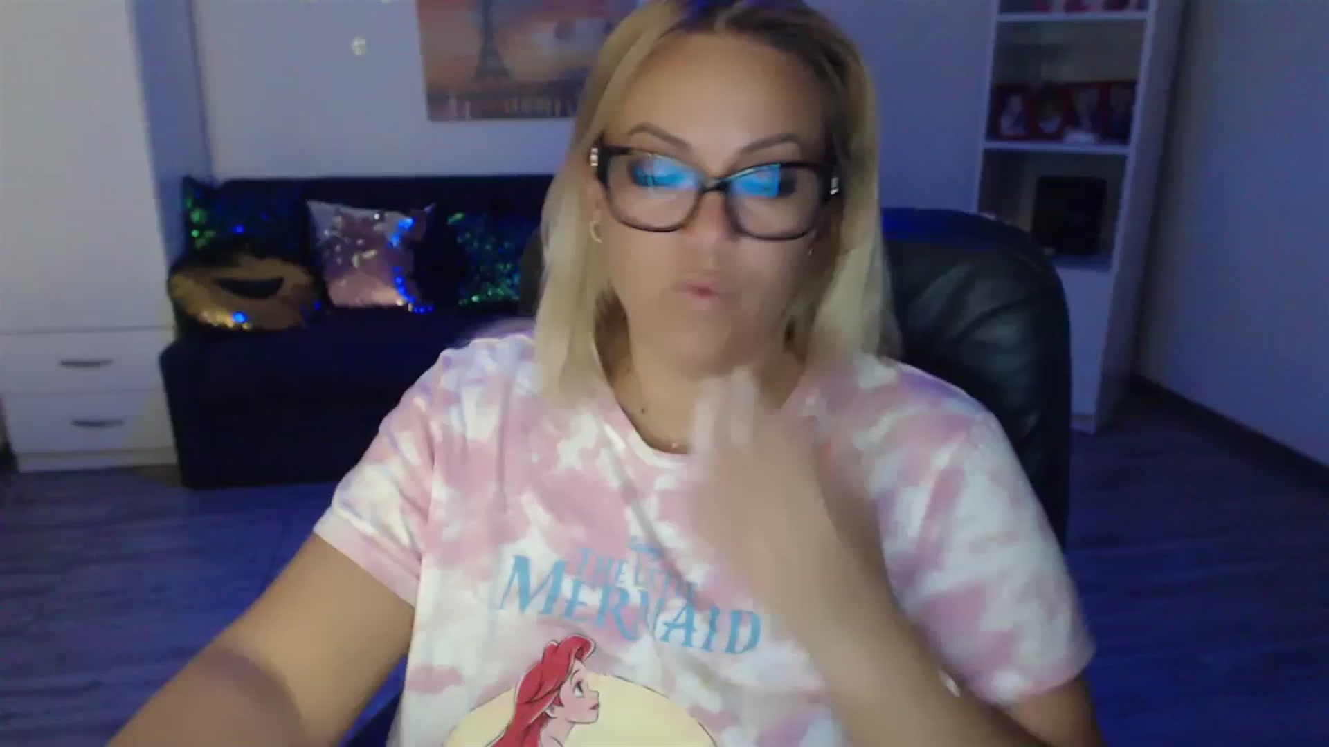 Gallery image thumbnail from A_baby_Boo's myfreecams stream on, 09/11/2023, 07:22 image 12 of 20