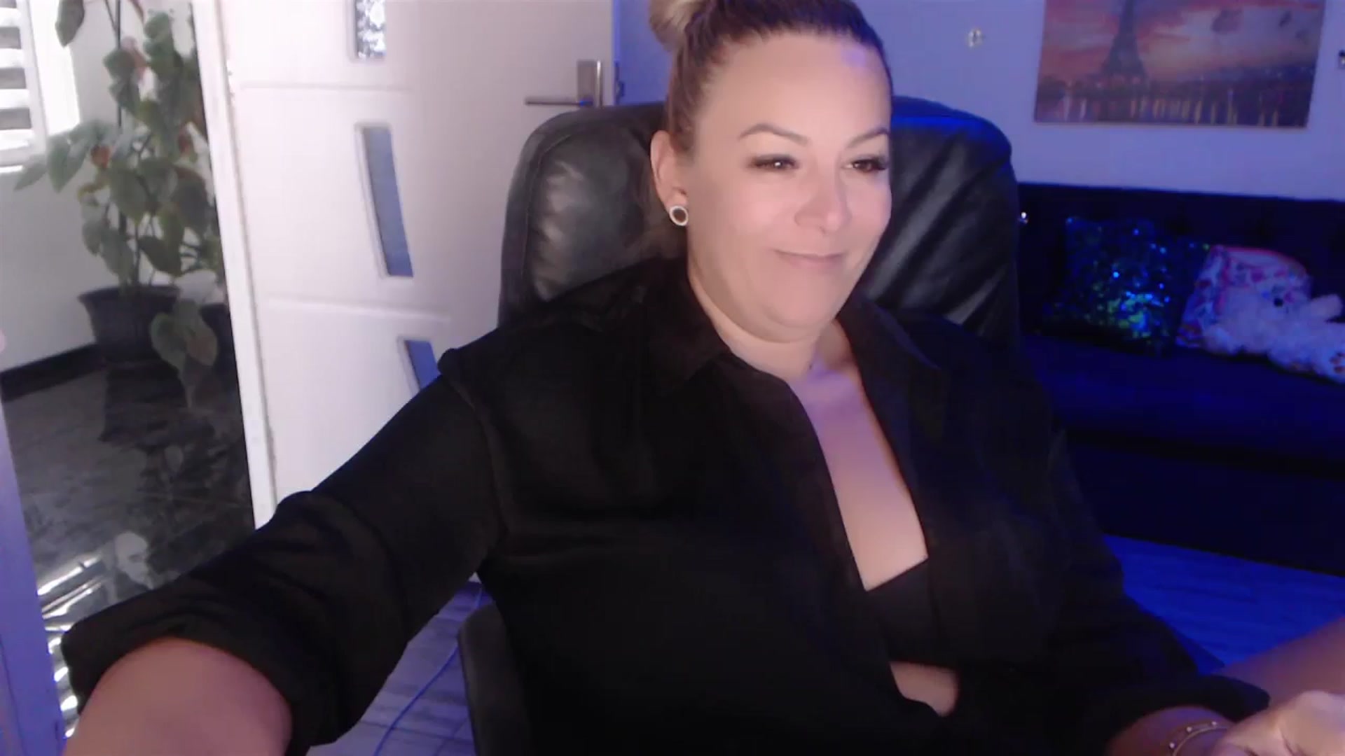 Gallery image thumbnail from A_baby_Boo's myfreecams stream on, 09/13/2023, 13:07 image 18 of 20