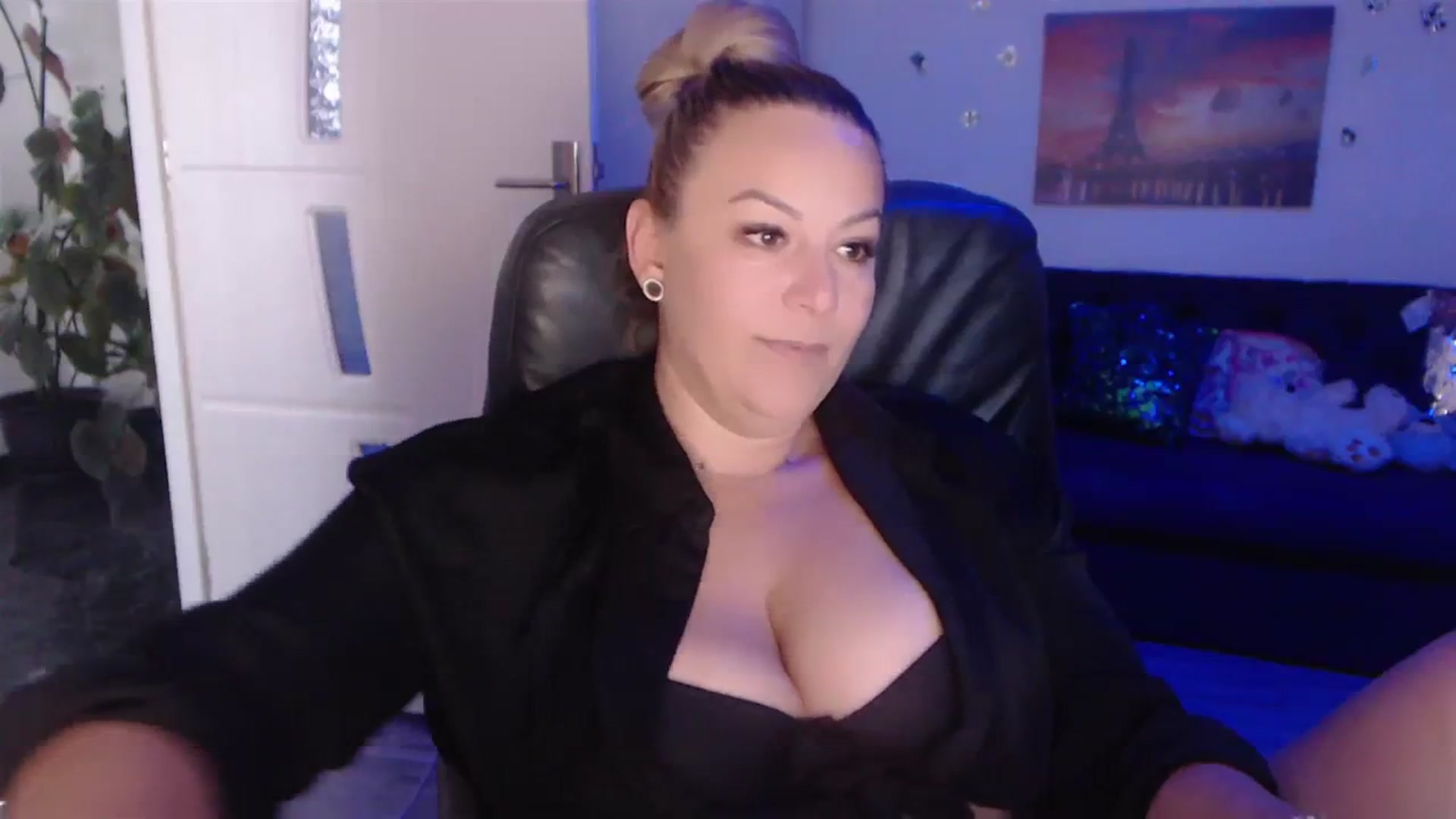 Gallery image thumbnail from A_baby_Boo's myfreecams stream on, 09/13/2023, 13:07 image 8 of 20