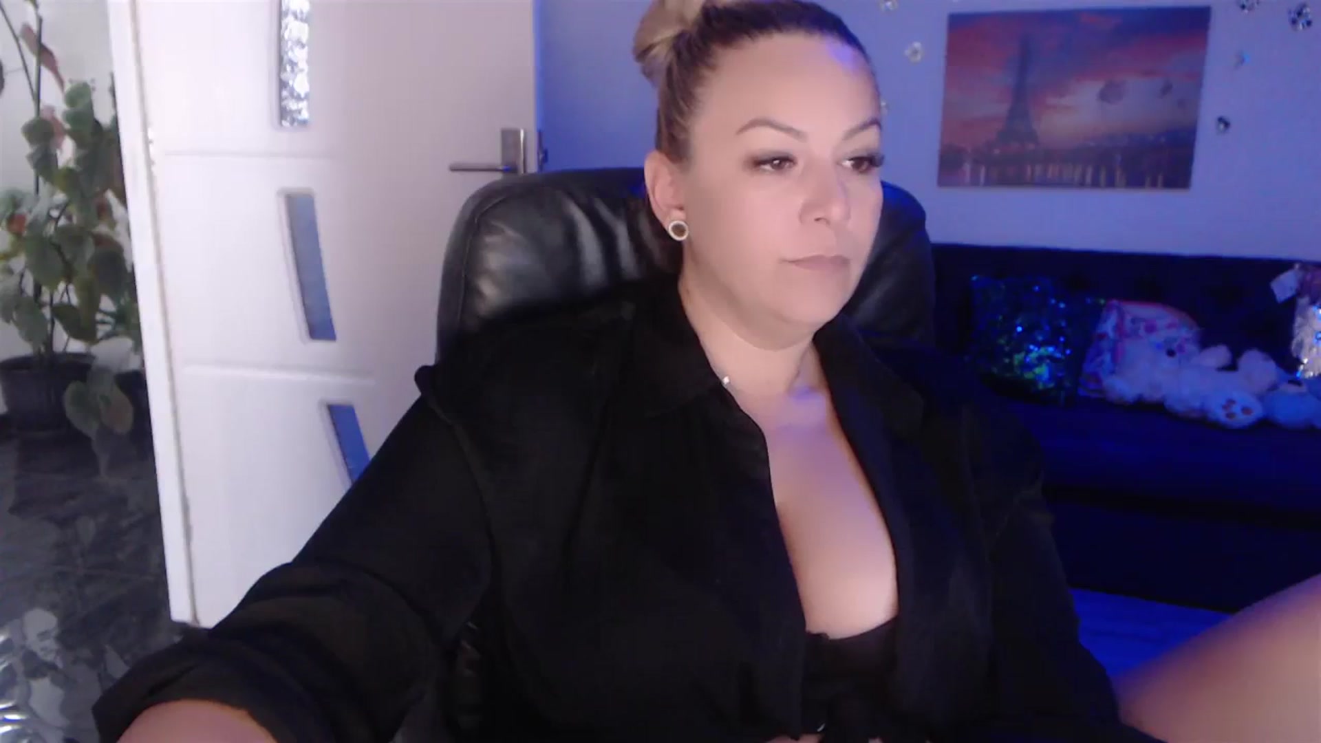 Gallery image thumbnail from A_baby_Boo's myfreecams stream on, 09/13/2023, 13:07 image 3 of 20