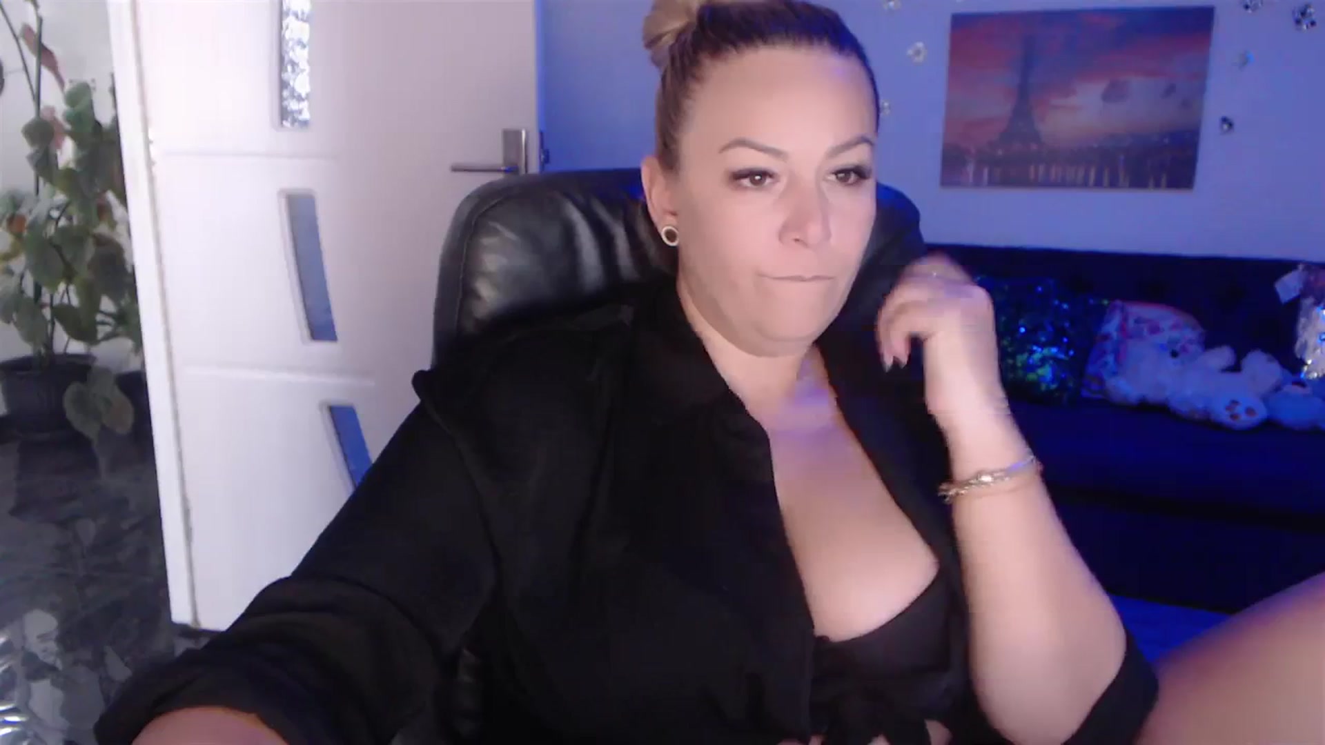 Gallery image thumbnail from A_baby_Boo's myfreecams stream on, 09/13/2023, 13:07 image 4 of 20
