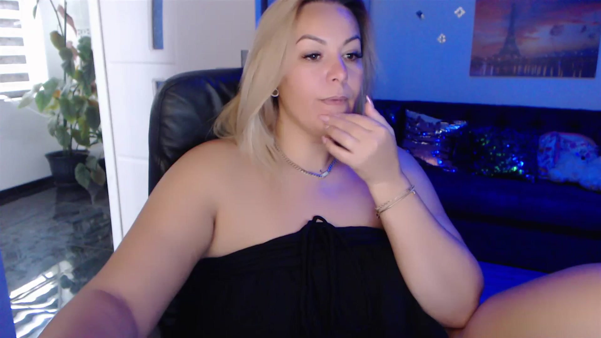 Gallery image thumbnail from A_baby_Boo's myfreecams stream on, 09/14/2023, 11:59 image 15 of 20