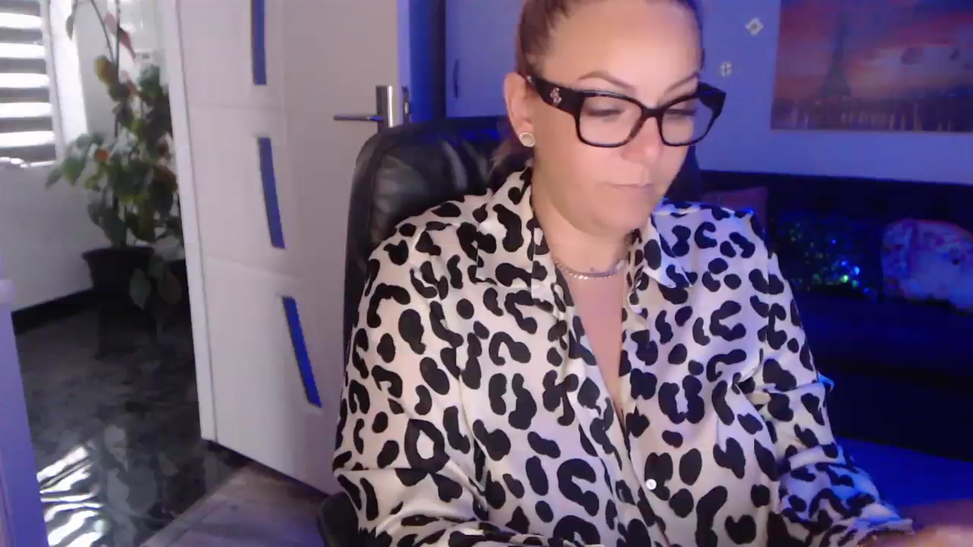 Gallery image thumbnail from A_baby_Boo's myfreecams stream on, 09/15/2023, 13:51 image 9 of 20