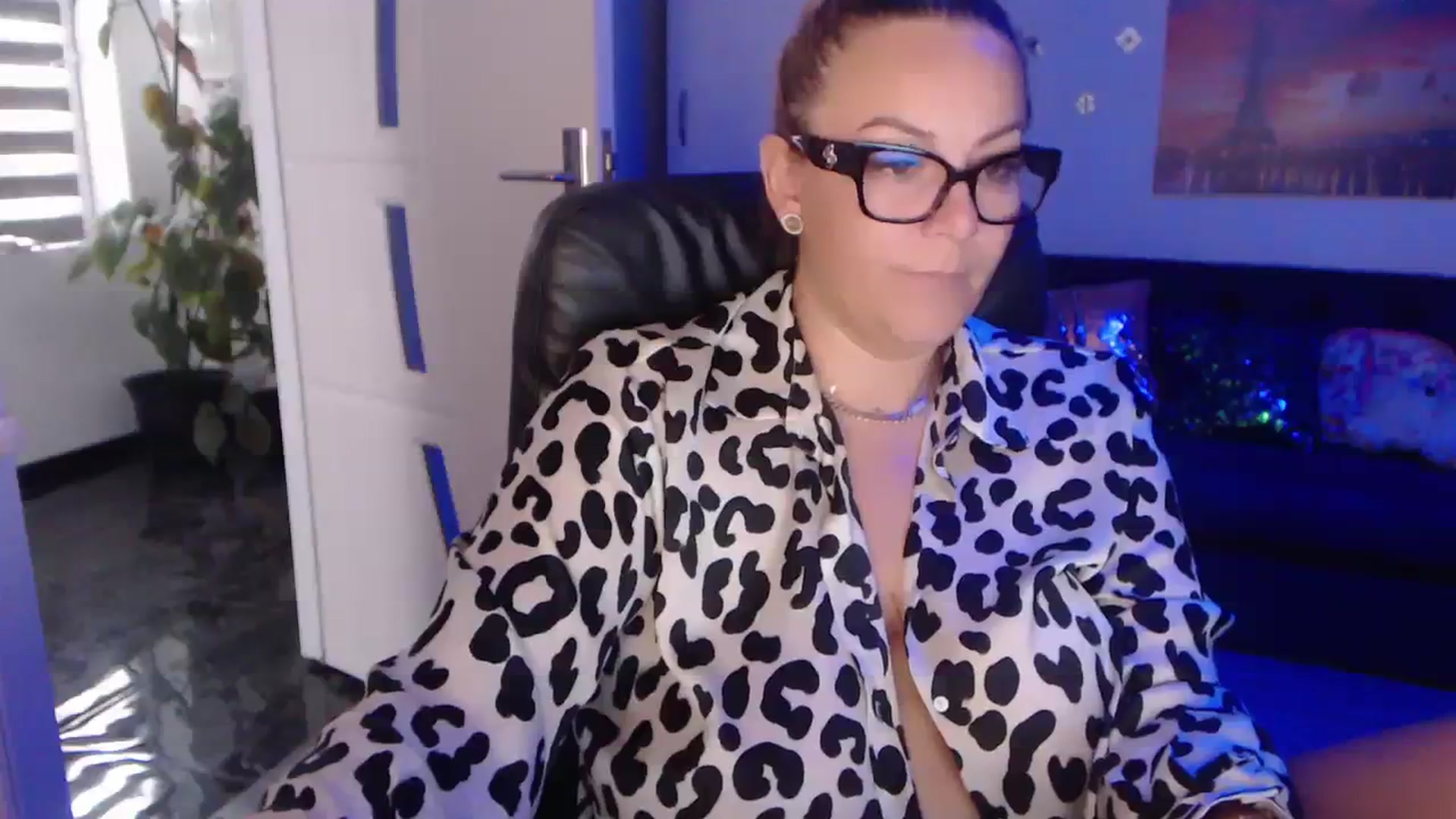 Gallery image thumbnail from A_baby_Boo's myfreecams stream on, 09/15/2023, 13:51 image 17 of 20