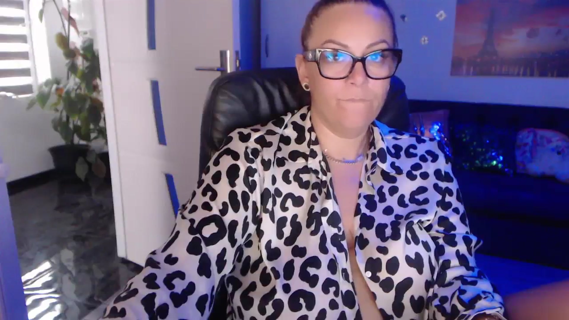 Gallery image thumbnail from A_baby_Boo's myfreecams stream on, 09/15/2023, 13:51 image 16 of 20