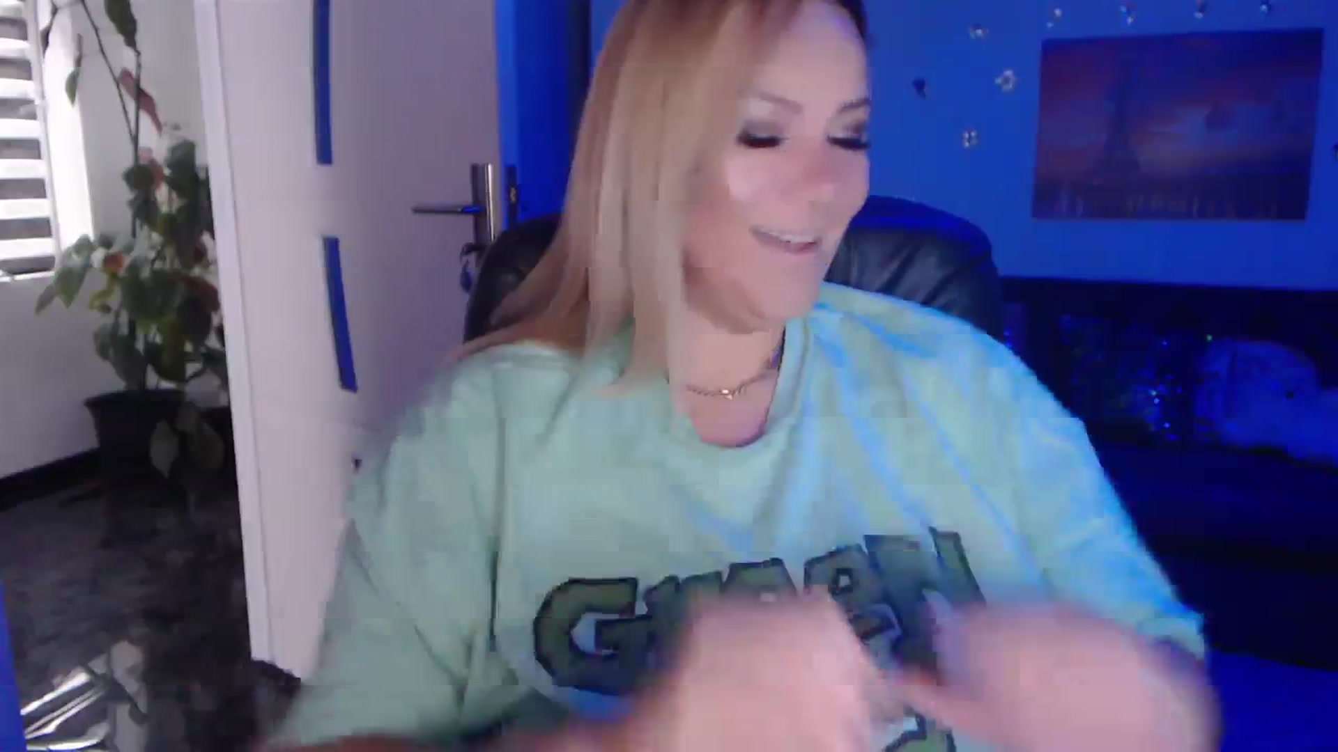 Gallery image thumbnail from A_baby_Boo's myfreecams stream on, 09/16/2023, 13:43 image 6 of 20