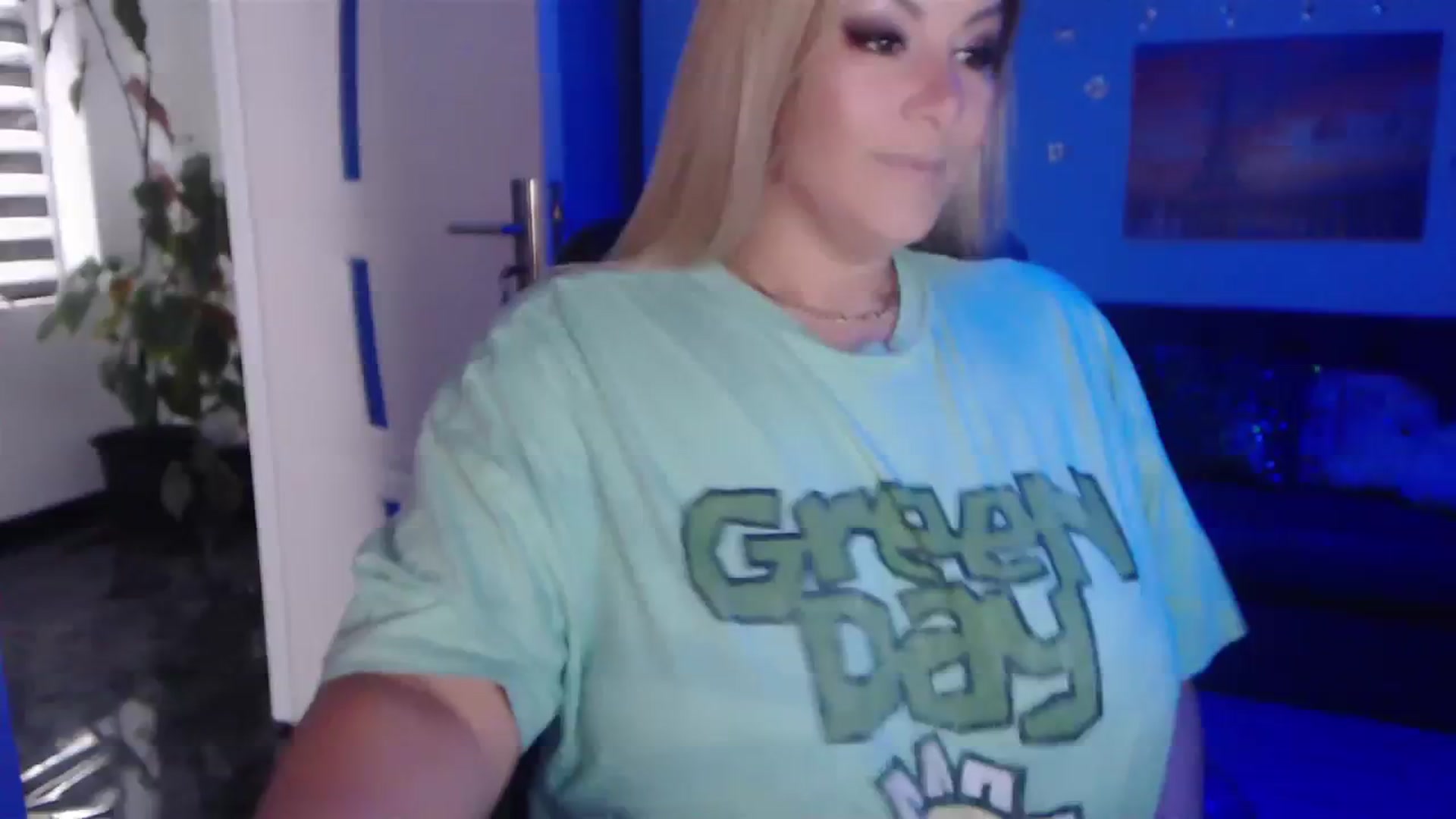 Gallery image thumbnail from A_baby_Boo's myfreecams stream on, 09/16/2023, 13:43 image 9 of 20