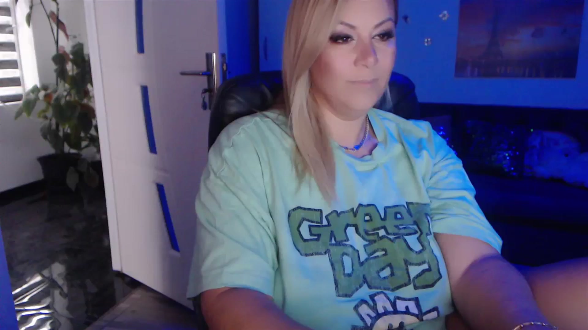Gallery image thumbnail from A_baby_Boo's myfreecams stream on, 09/16/2023, 13:43 image 14 of 20