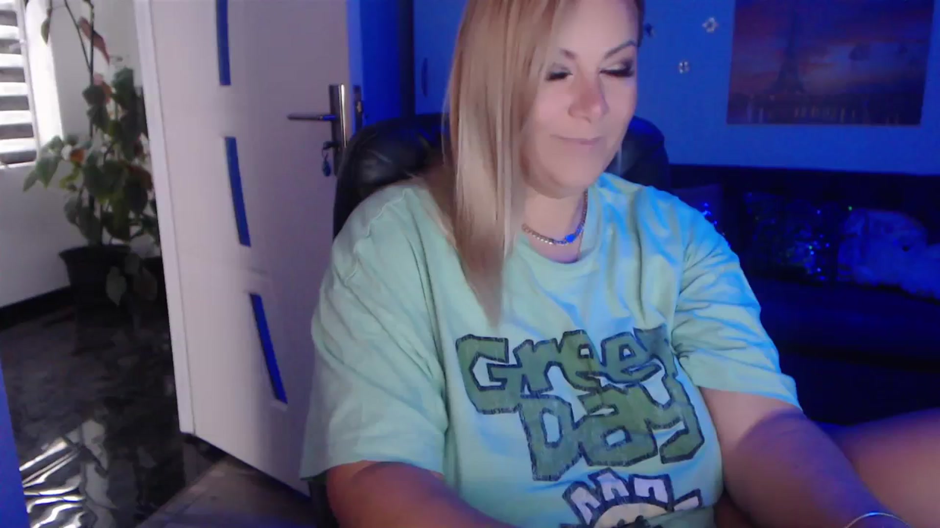 Gallery image thumbnail from A_baby_Boo's myfreecams stream on, 09/16/2023, 13:43 image 13 of 20